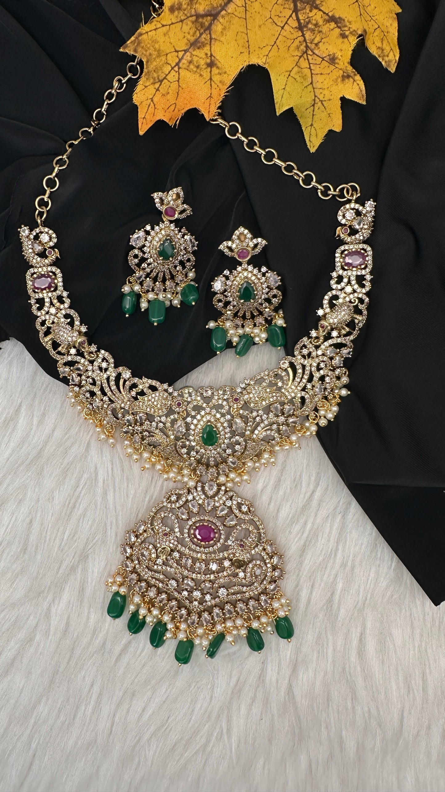 Victorian CZ Birdie Elepant Pattern Short Necklace - 