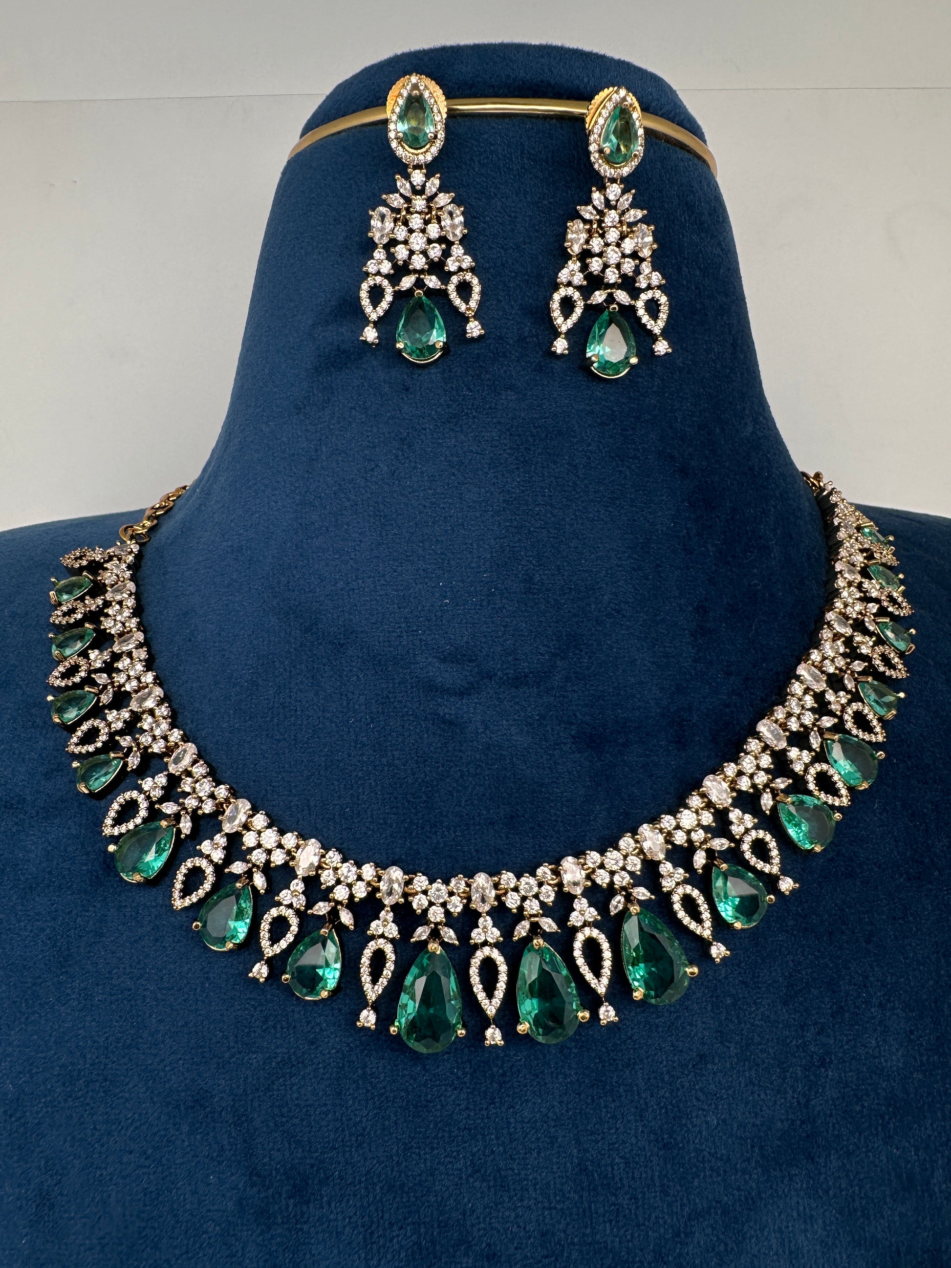 AD  Victorian Color Stone Necklace - Green