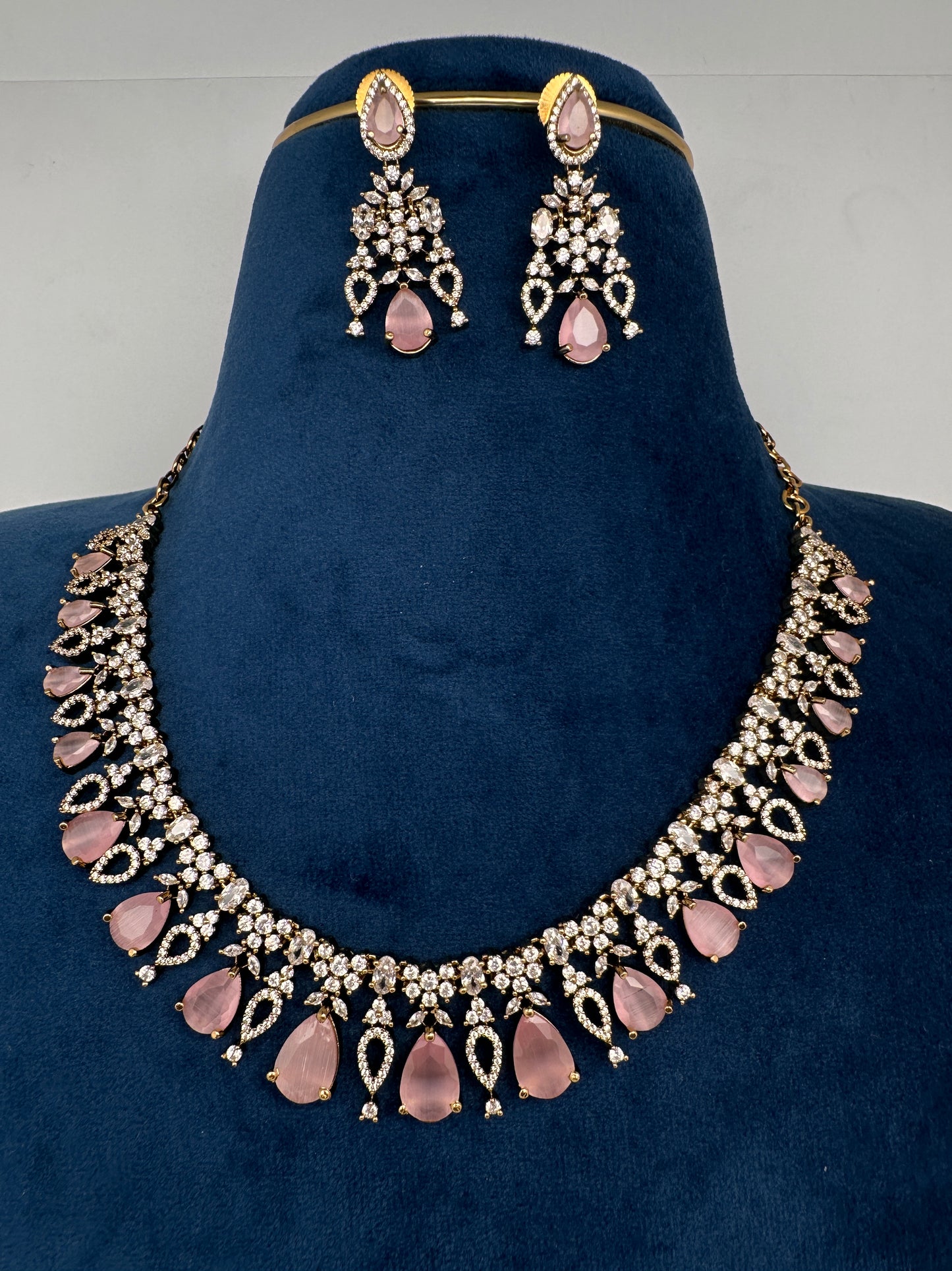 AD  Victorian Color Stone Necklace - Pink