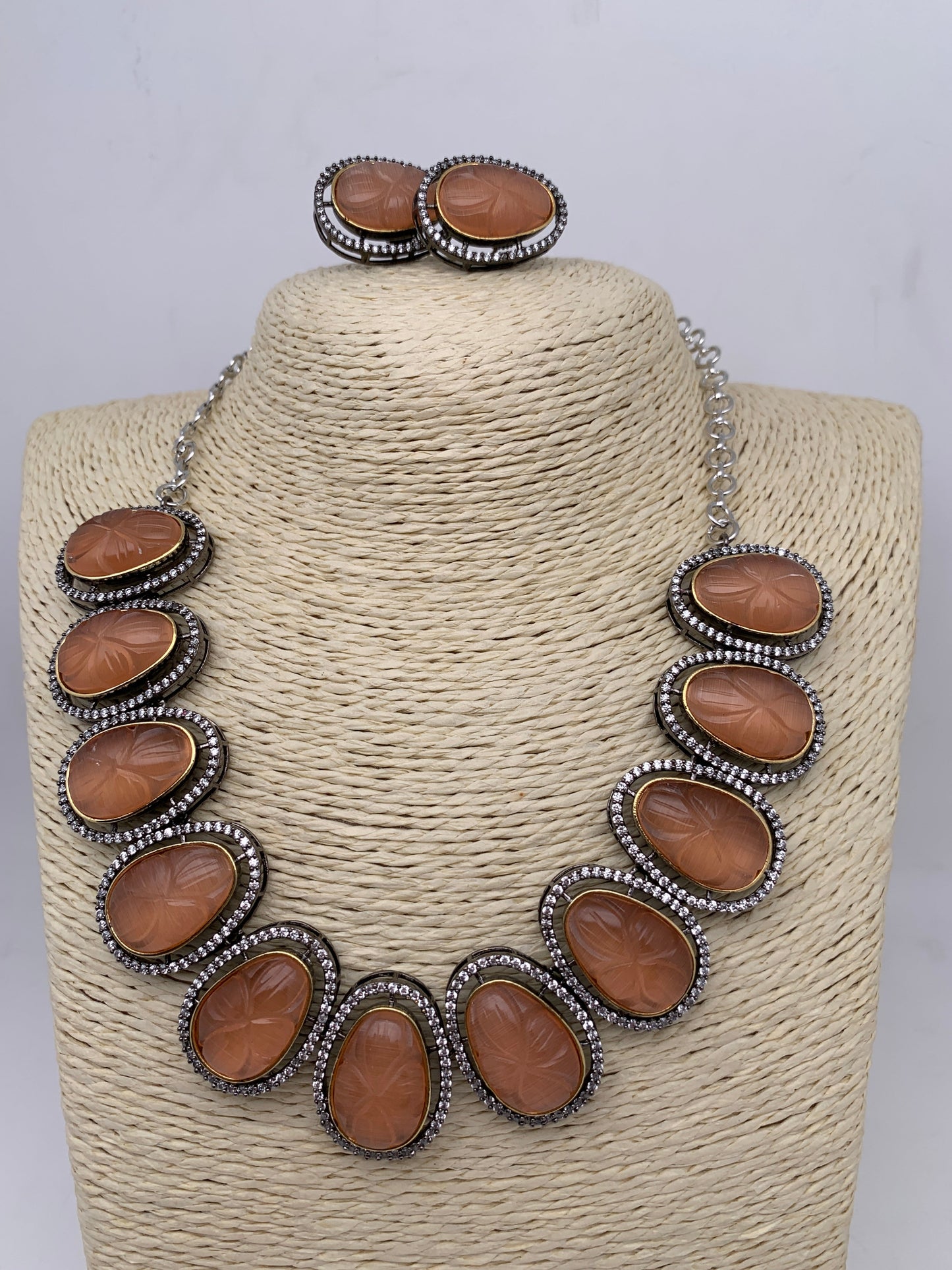 Peachish Brown Carved Oval Stone AD Victorian Polish Short Necklace