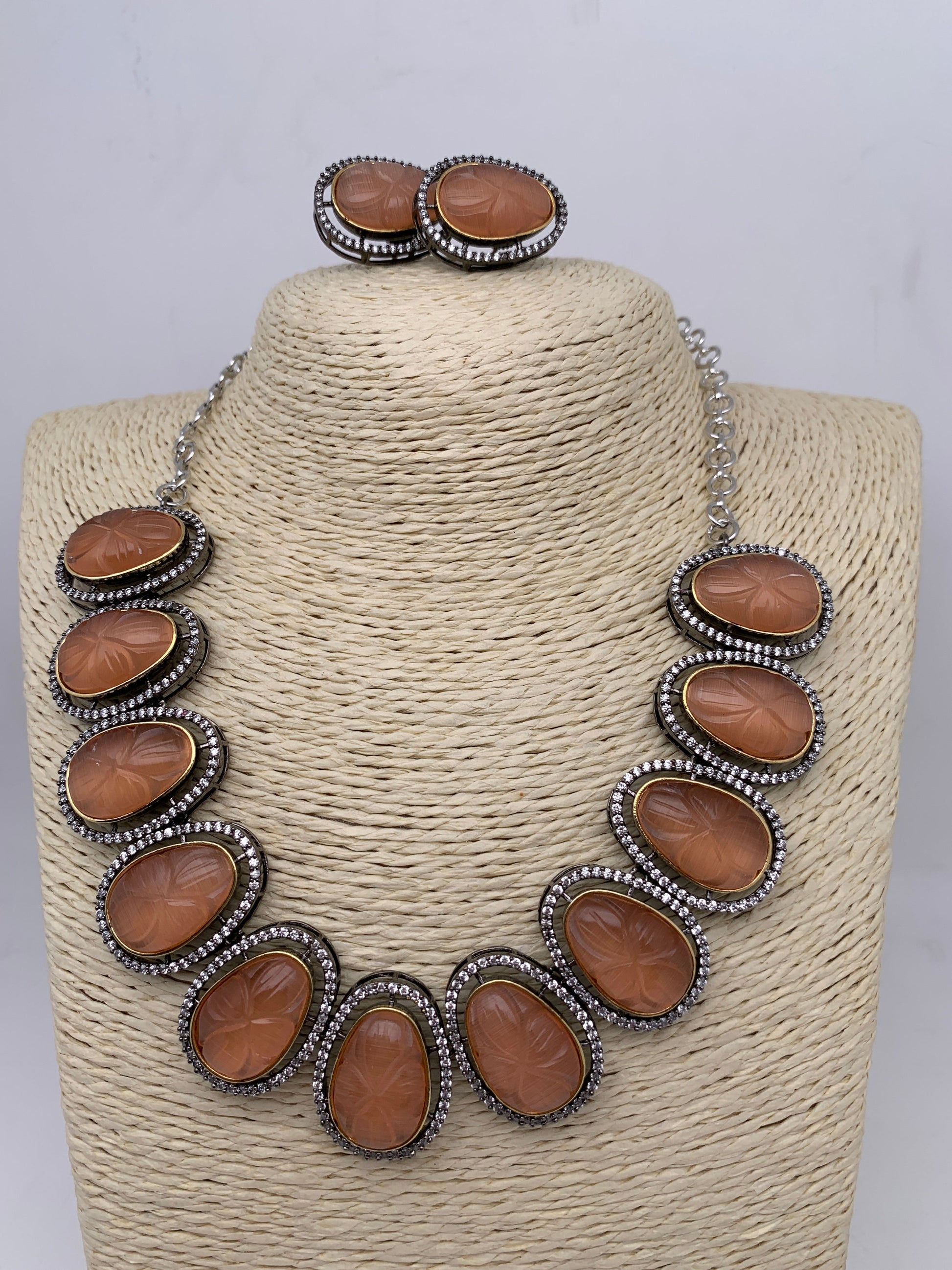 Peachish Brown Carved Oval Stone AD Victorian Polish Short Necklace