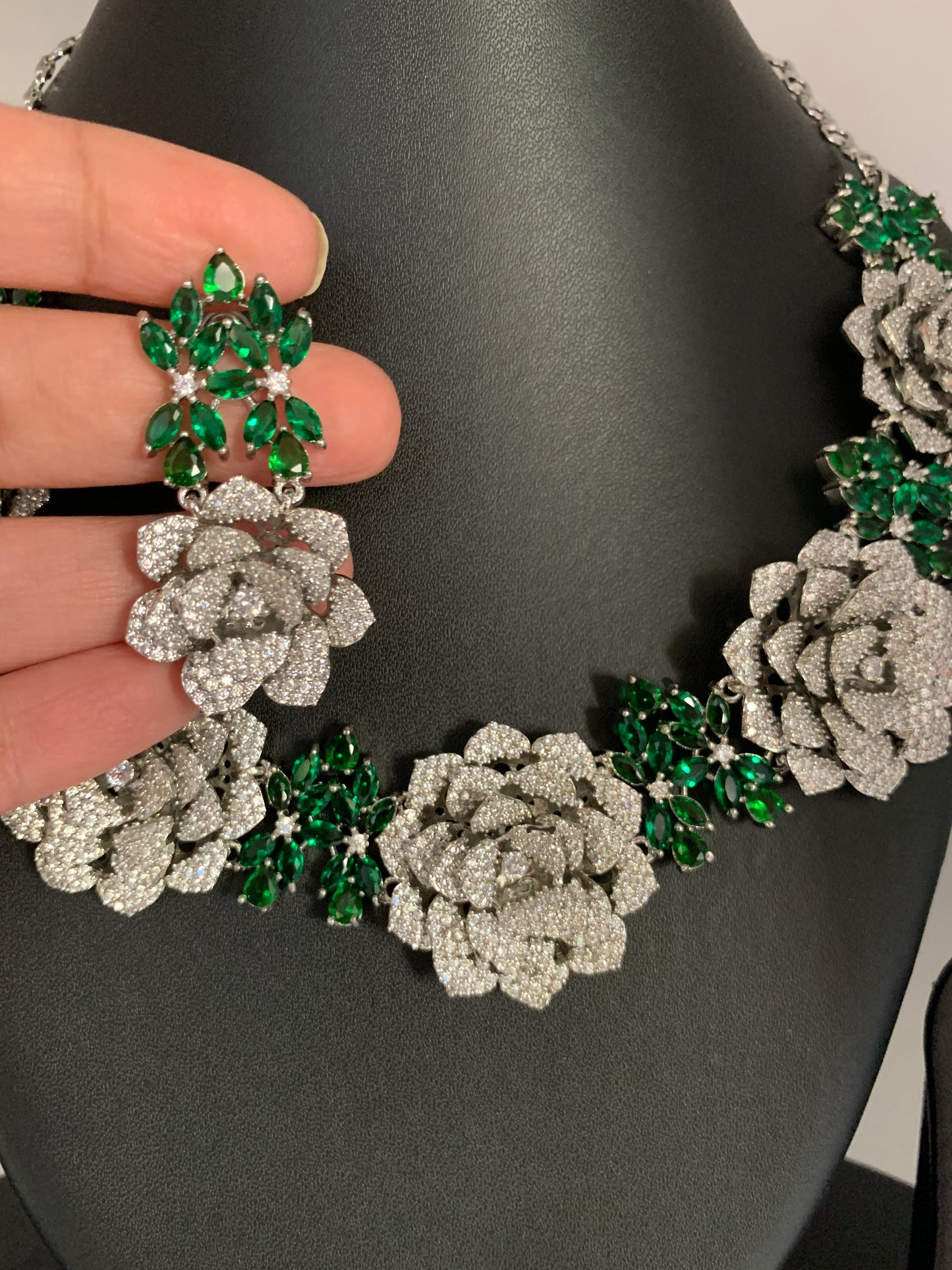 AD Diamond Finish Green Stone Floral Pattern Neckline Short Necklace