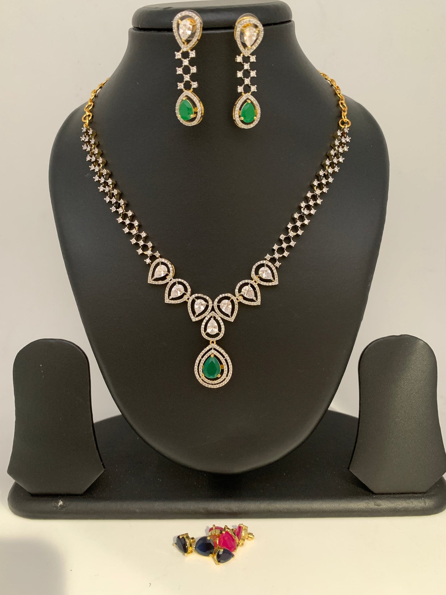 AD Dew Drop Design Changeable Stone Short Necklace