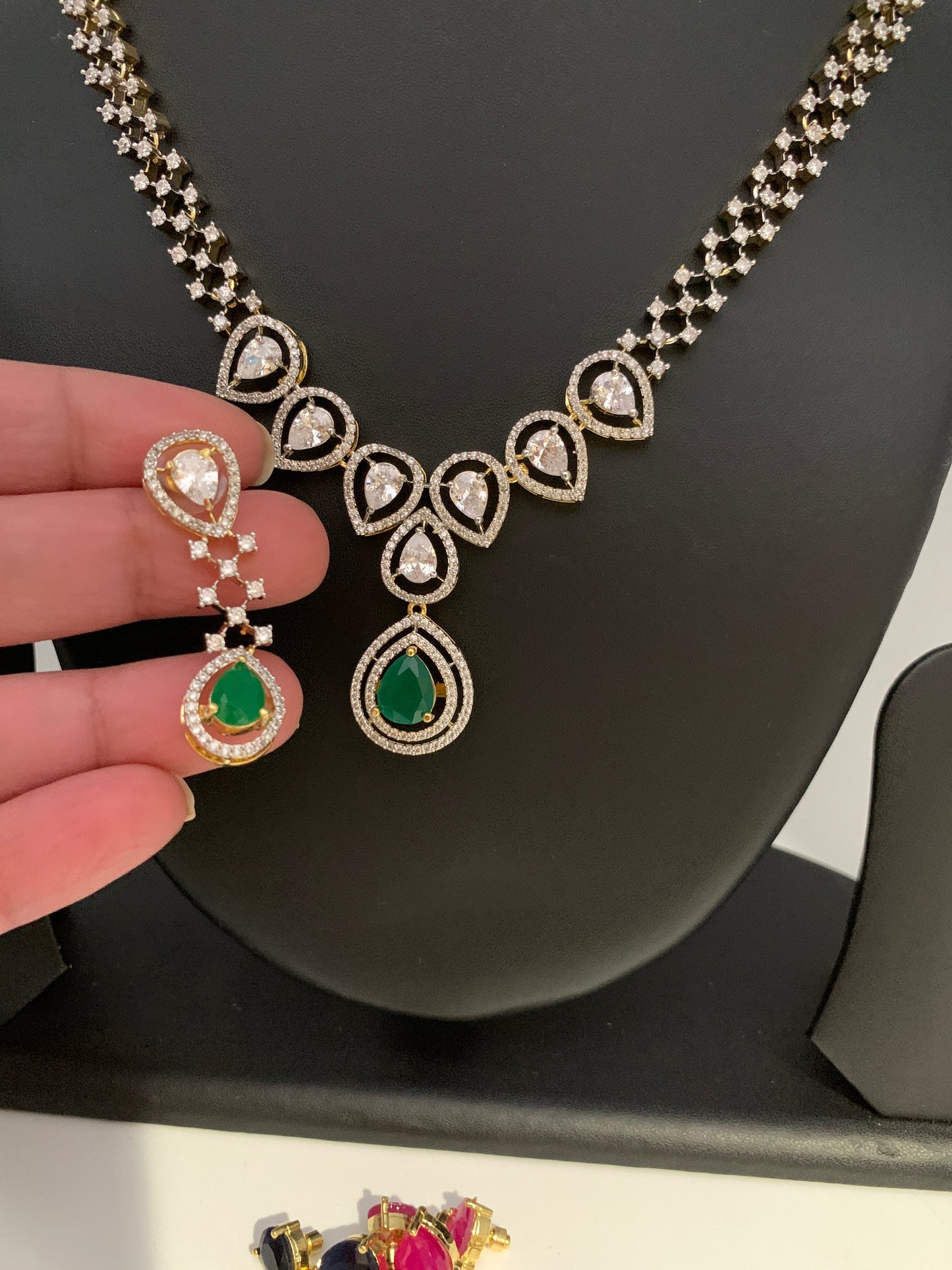 AD Dew Drop Design Changeable Stone Short Necklace