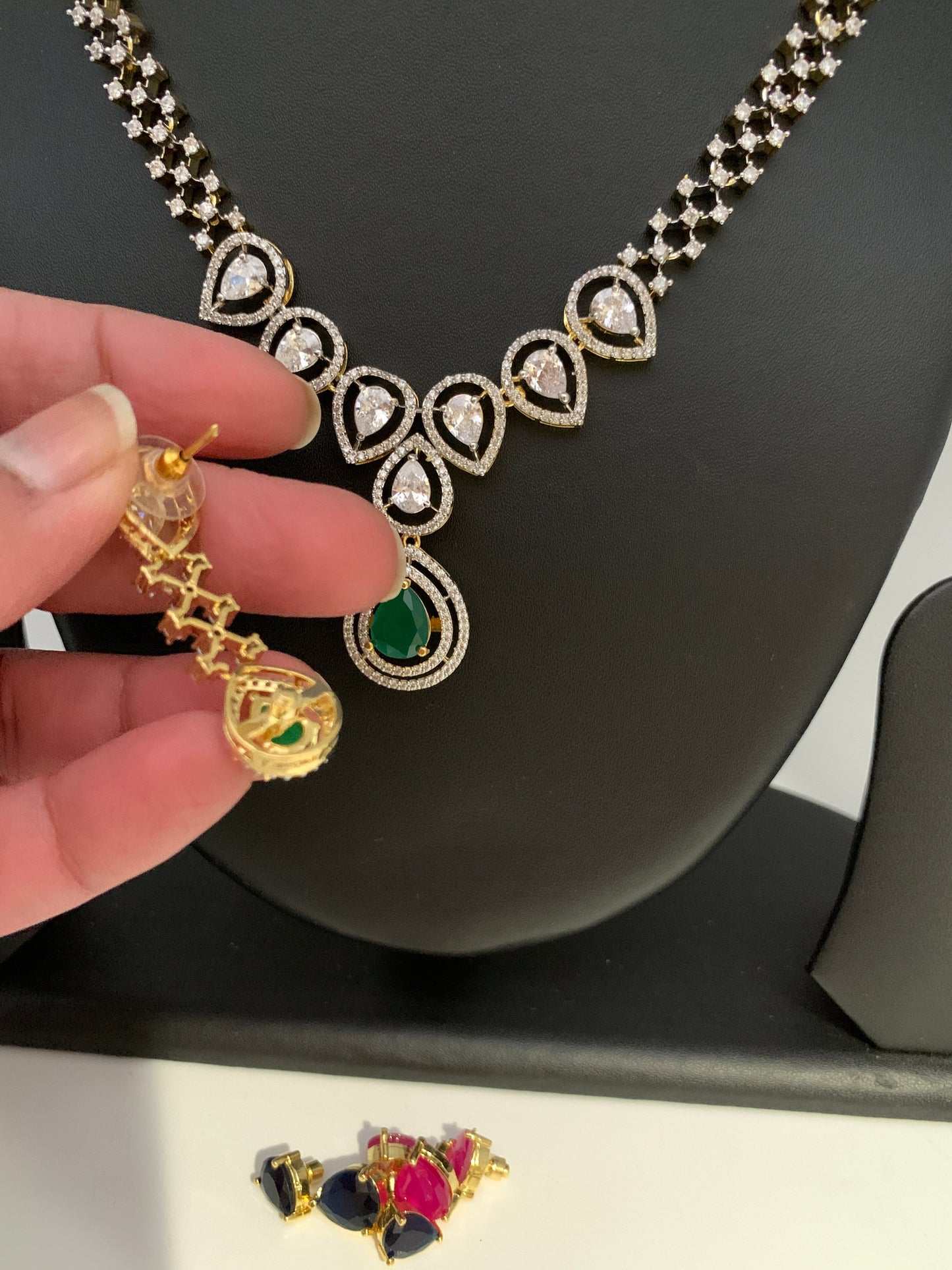 AD Dew Drop Design Changeable Stone Short Necklace