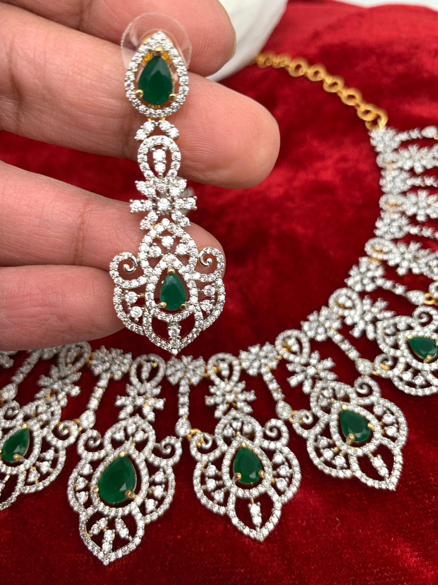 AD Emerald Green Stone Neckline Short Necklace