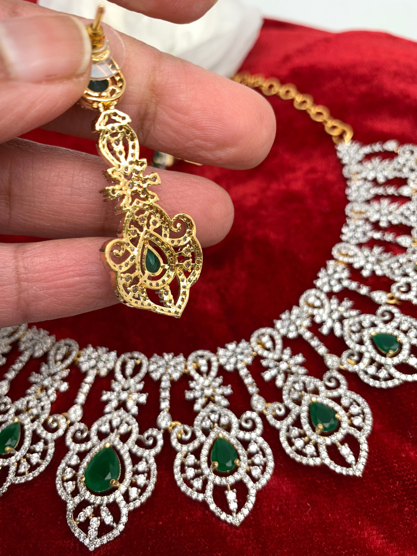 AD Emerald Green Stone Neckline Short Necklace
