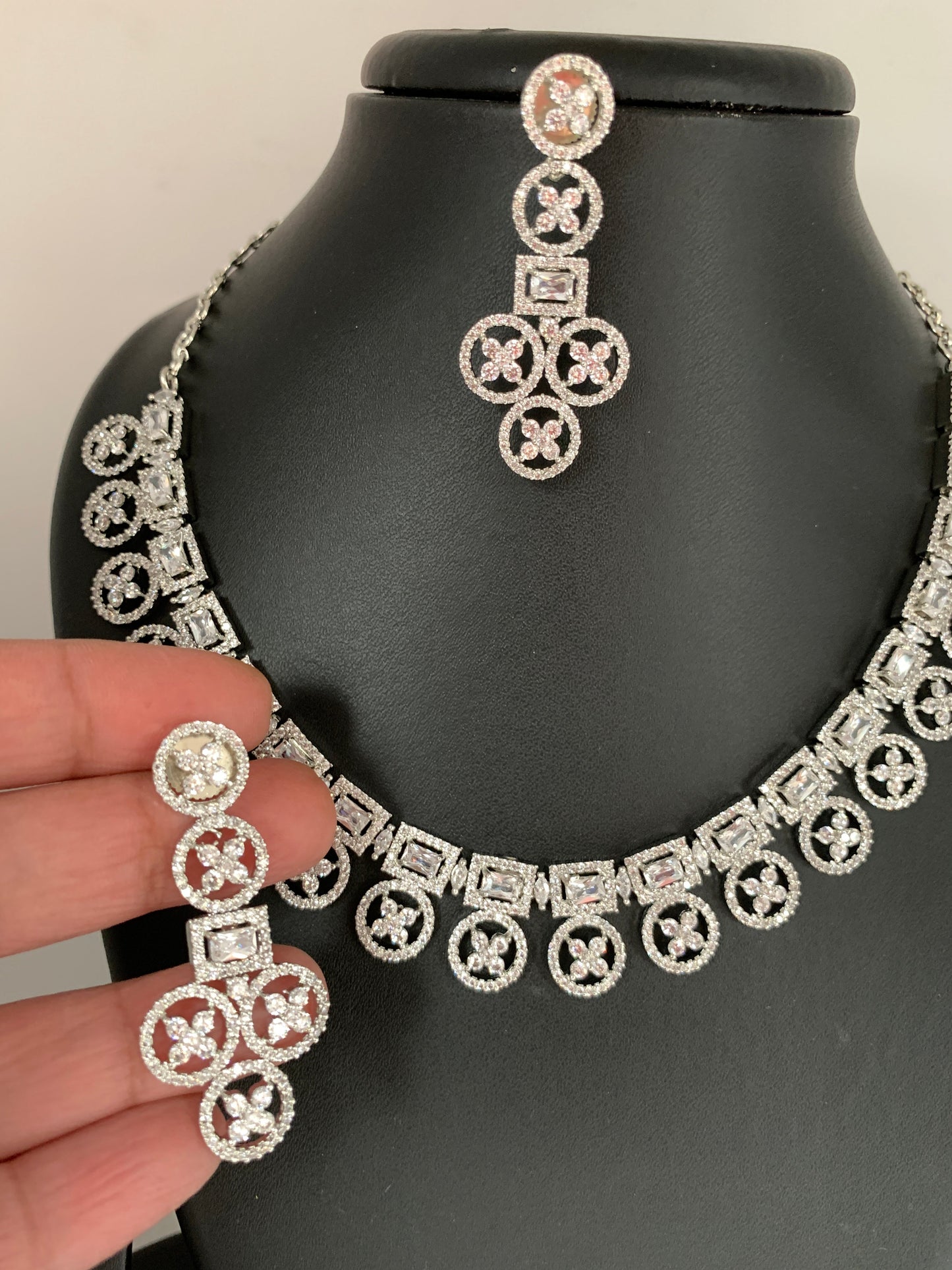 Simple AD Clear Stone Silver Polish Short Necklace