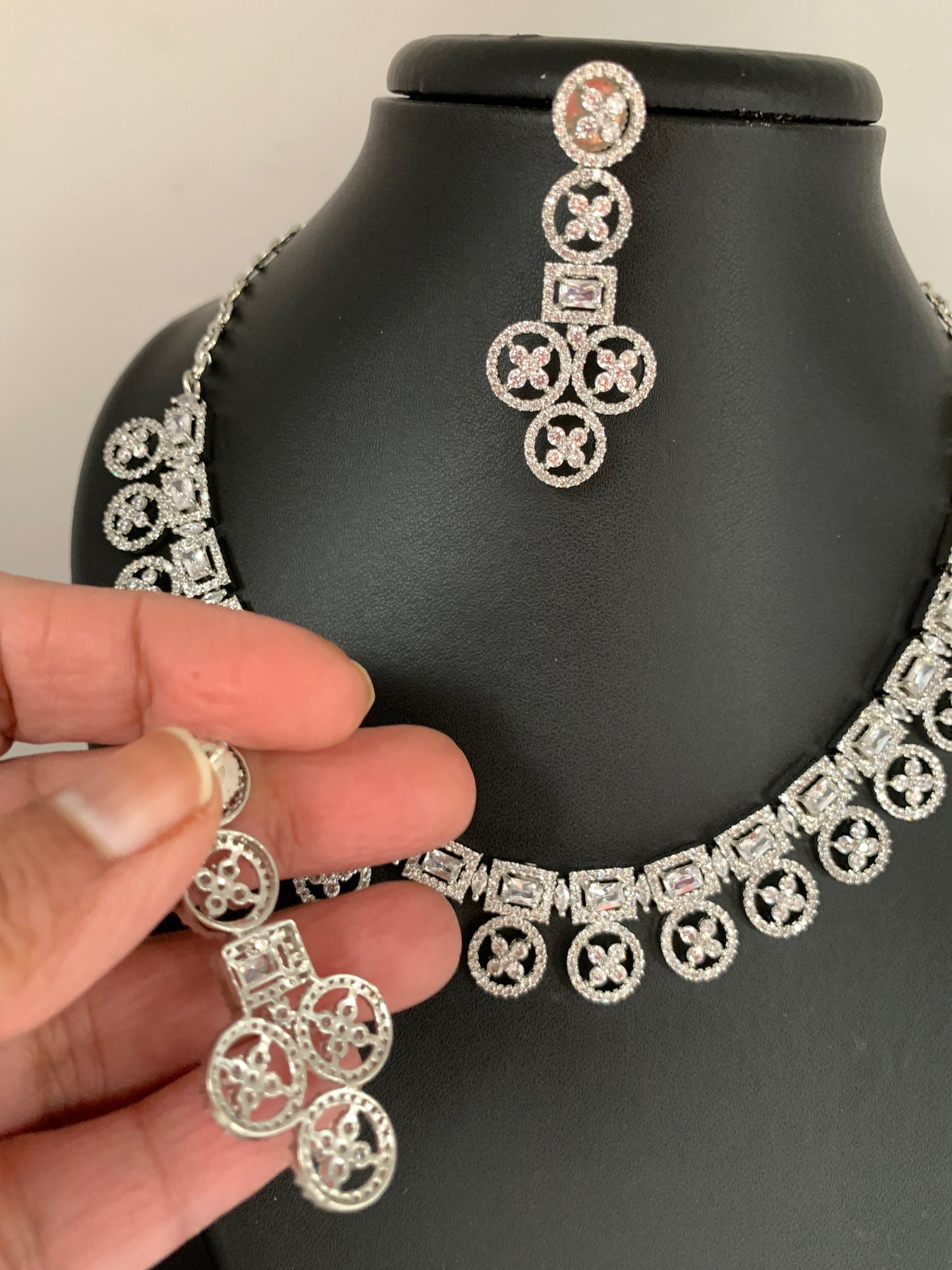 Simple AD Clear Stone Silver Polish Short Necklace