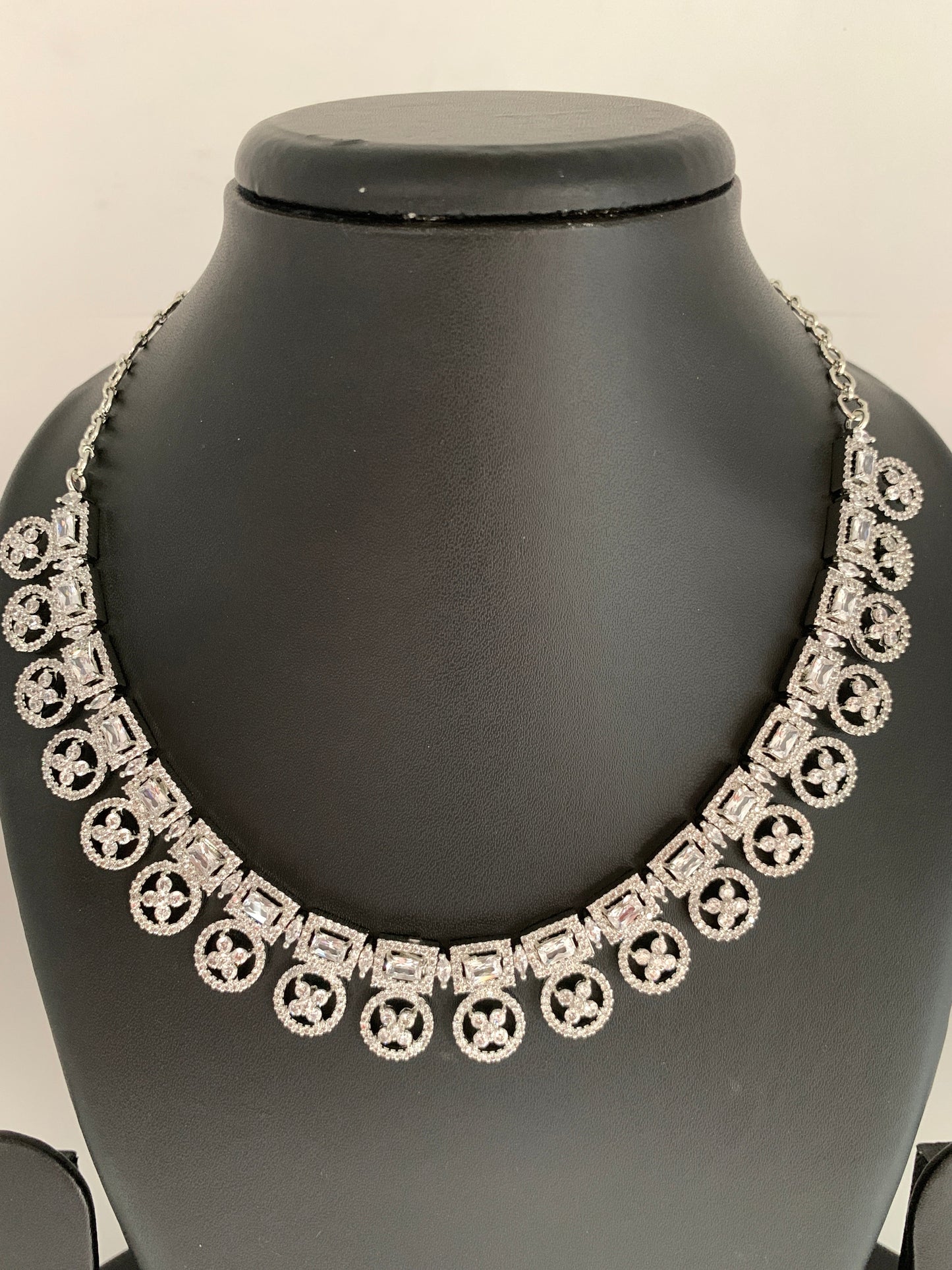 Simple AD Clear Stone Silver Polish Short Necklace