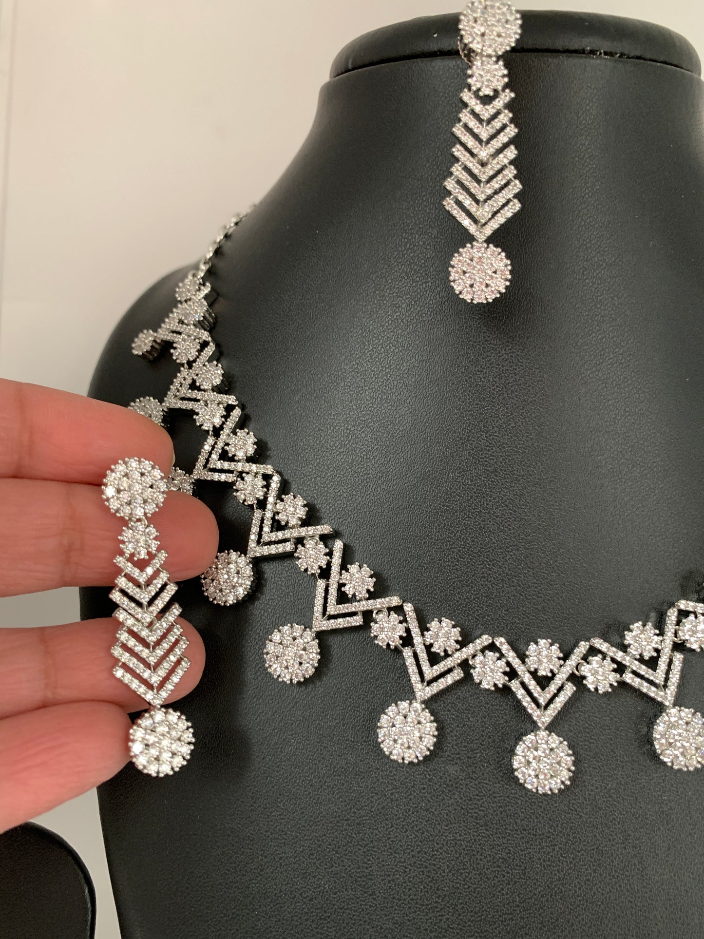 AD Clear Stone Silver Polish Short Necklace