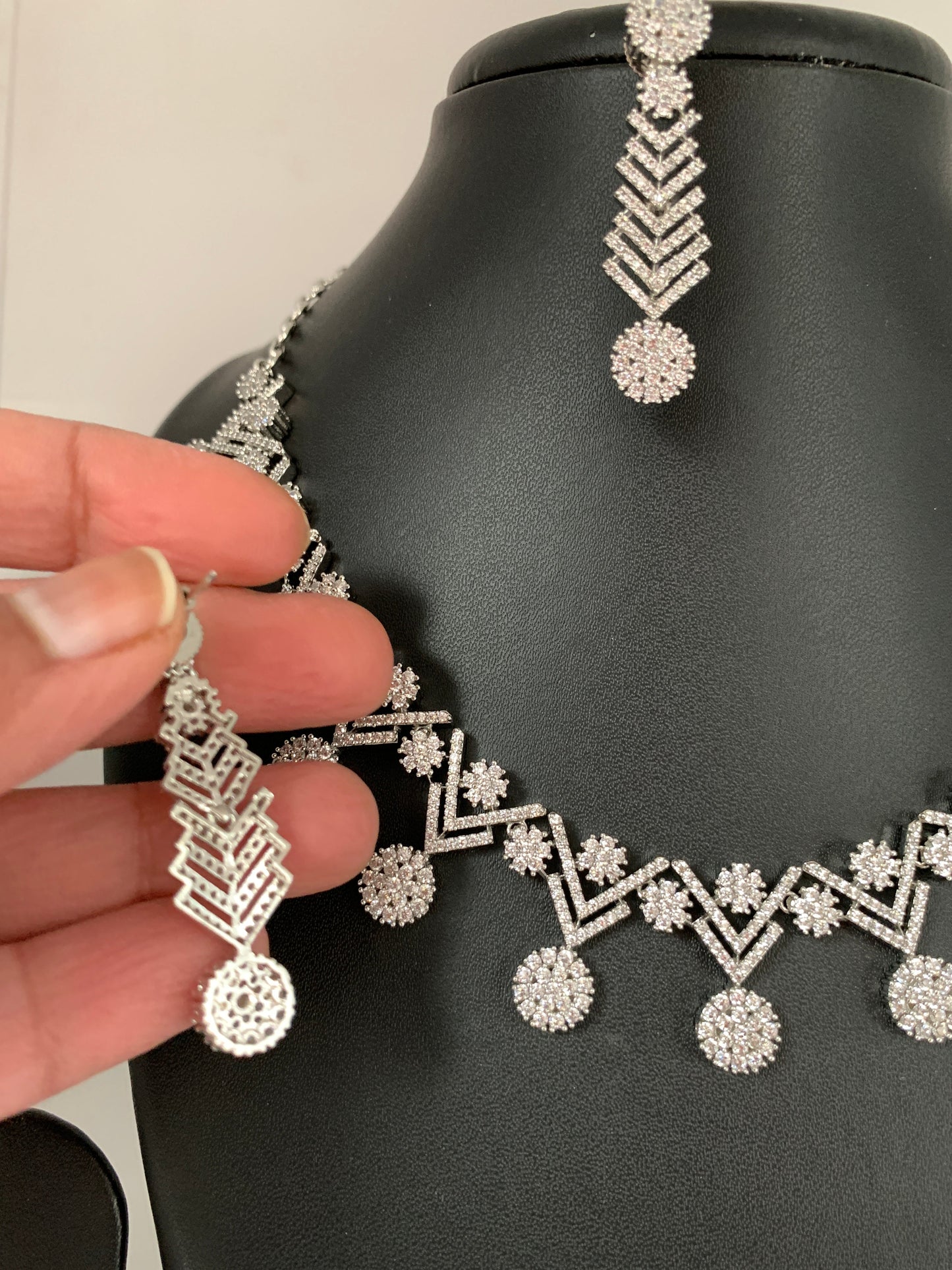 AD Clear Stone Silver Polish Short Necklace