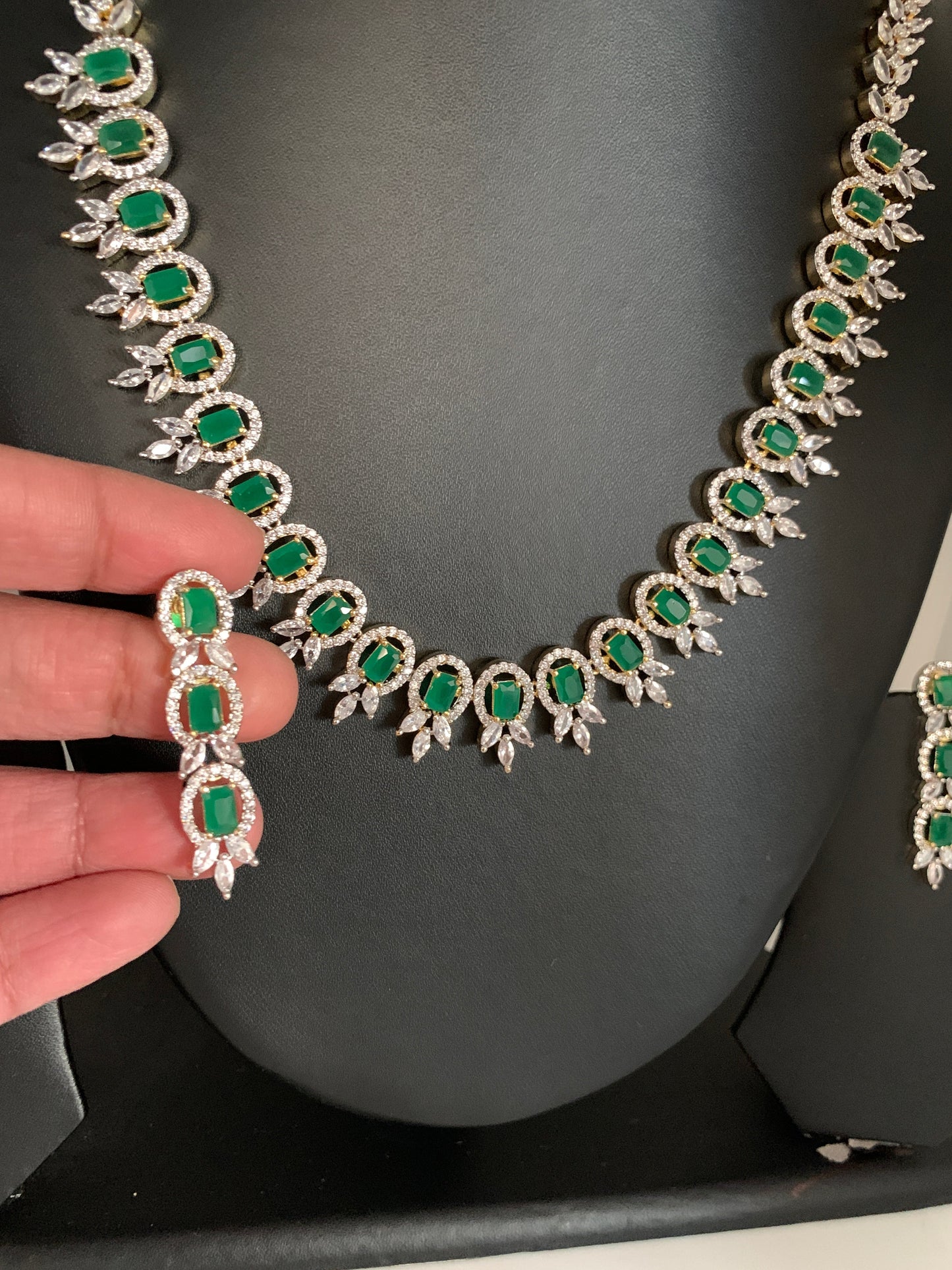 AD Emerald Green Stone Short Necklace