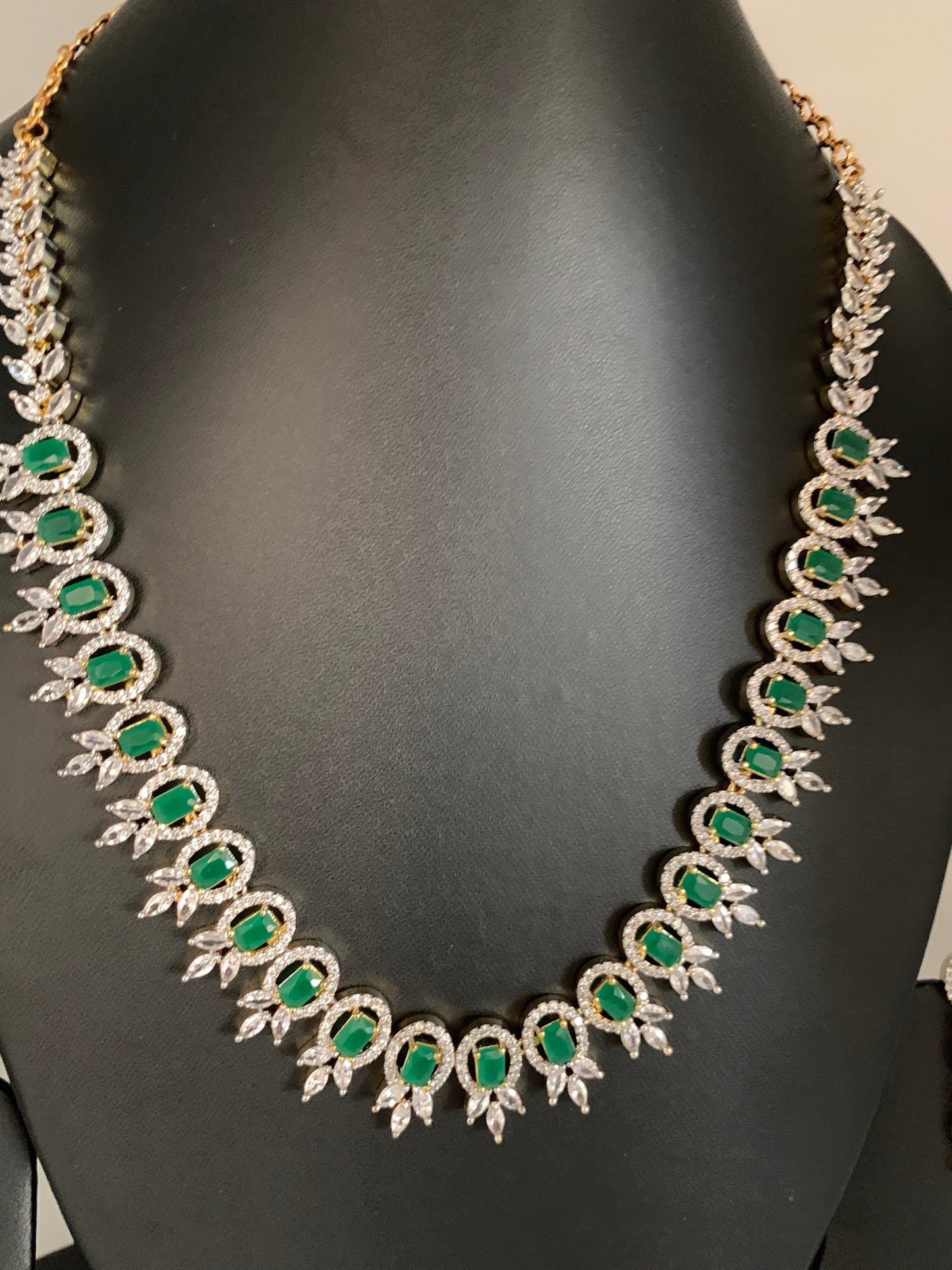 AD Emerald Green Stone Short Necklace