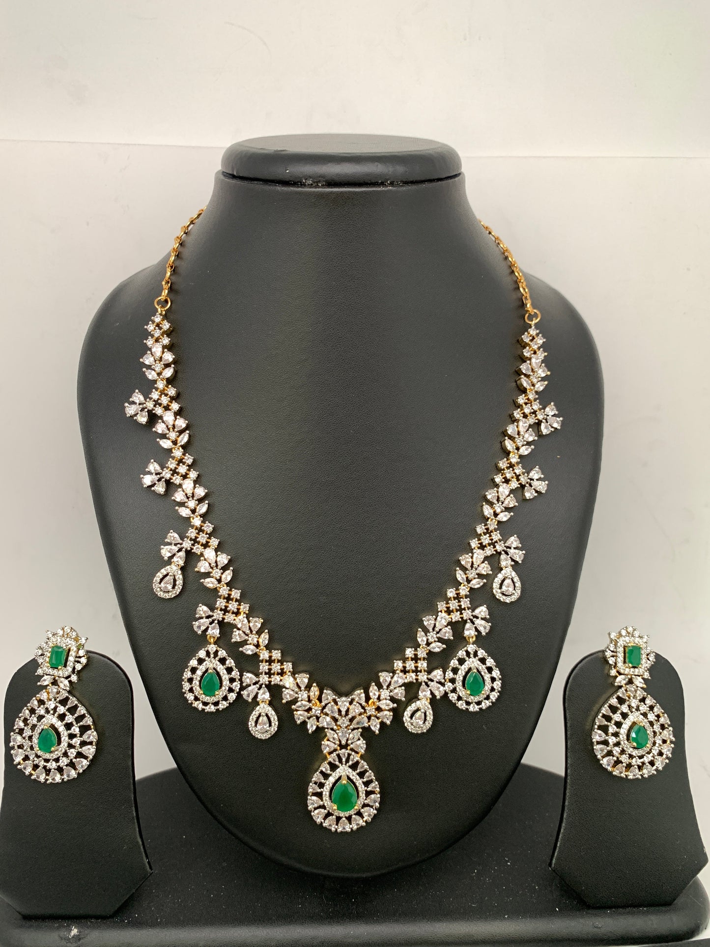 AD Emerald Green Stone Short Necklace