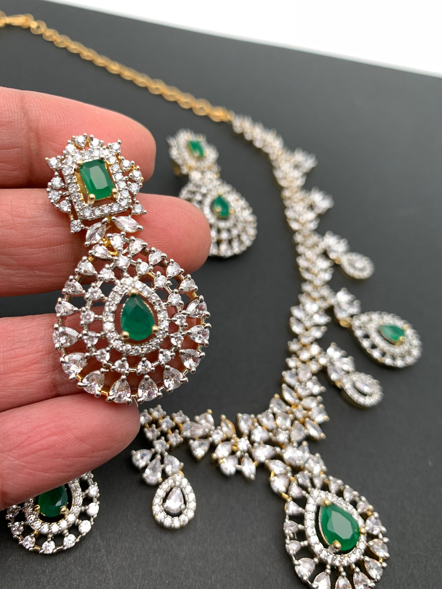 AD Emerald Green Stone Short Necklace