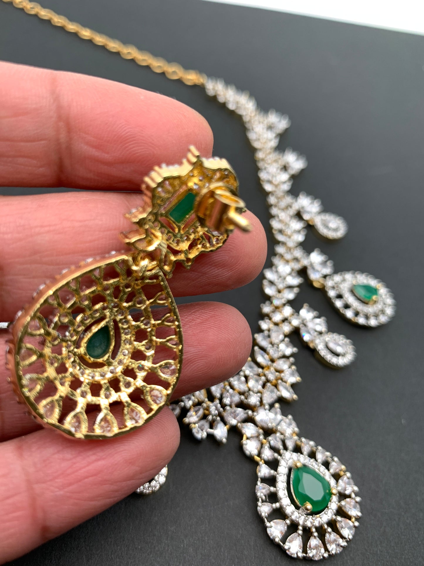 AD Emerald Green Stone Short Necklace