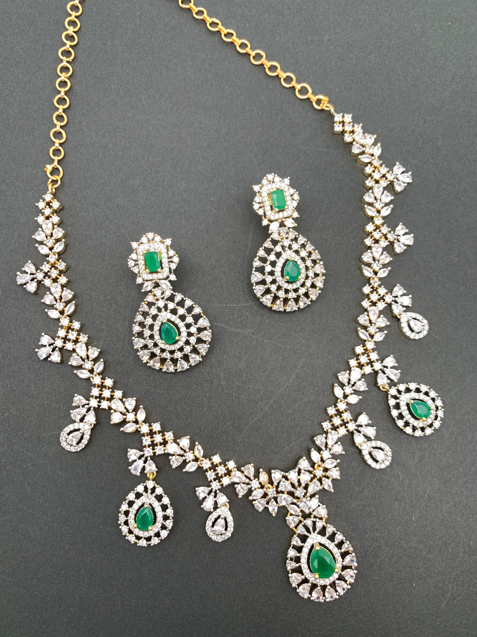 AD Emerald Green Stone Short Necklace