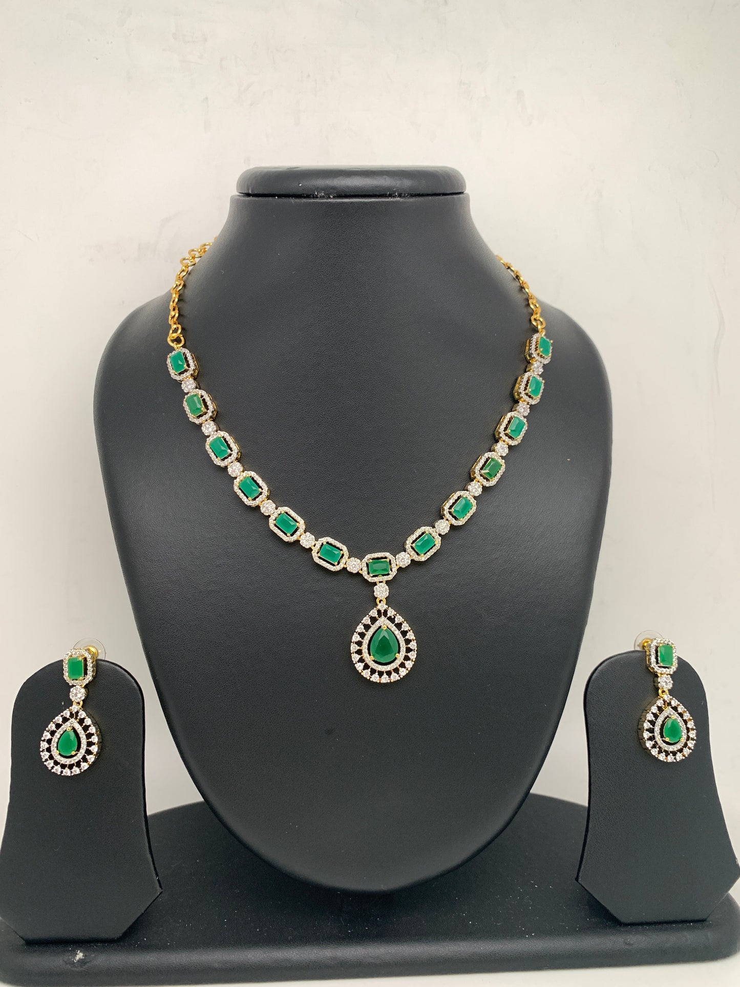 AD Green Stone Dainty Short Neckalce