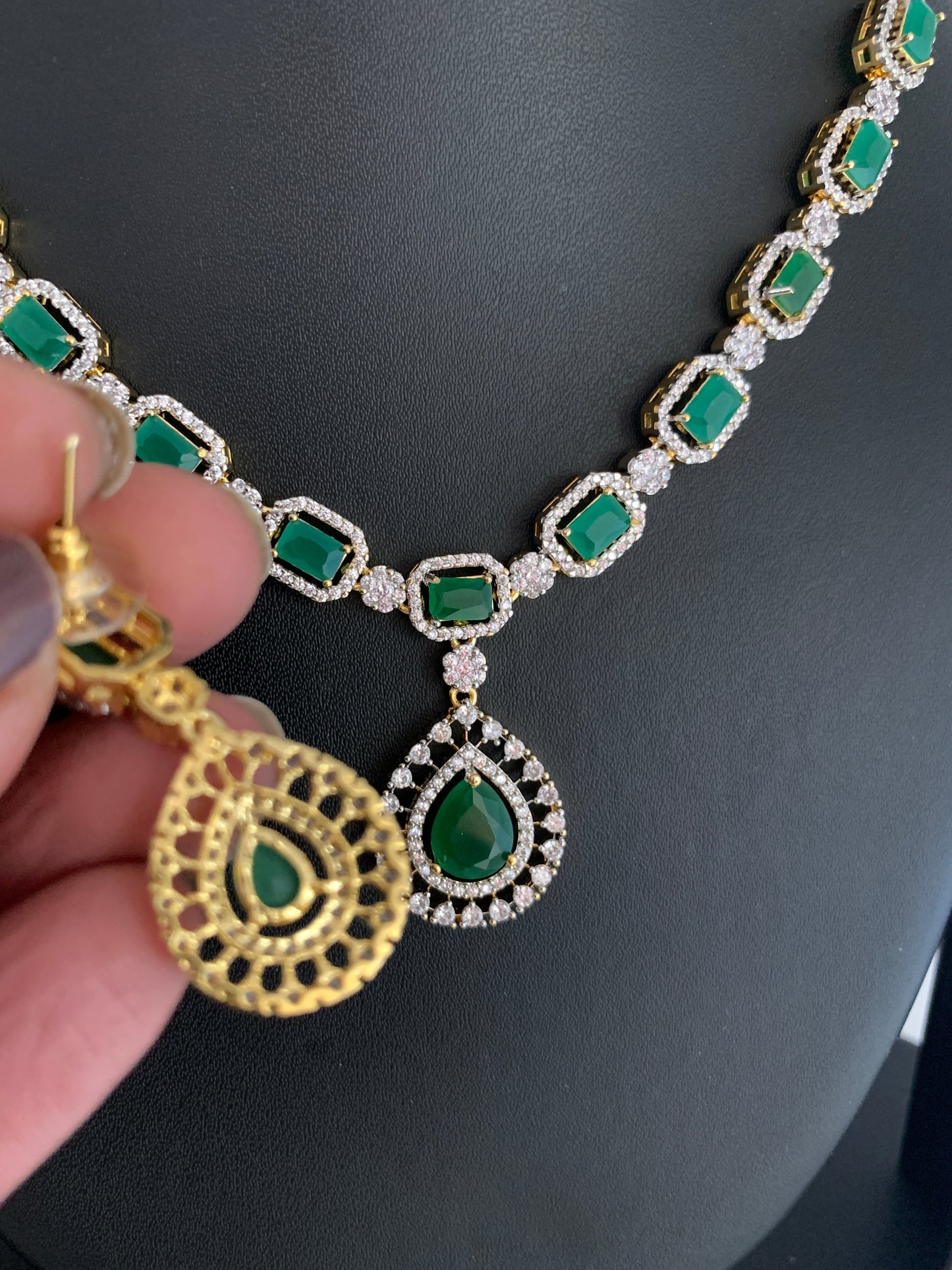 AD Green Stone Dainty Short Neckalce