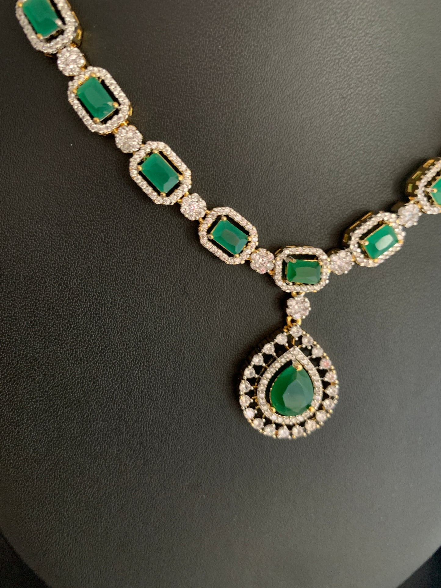 AD Green Stone Dainty Short Neckalce