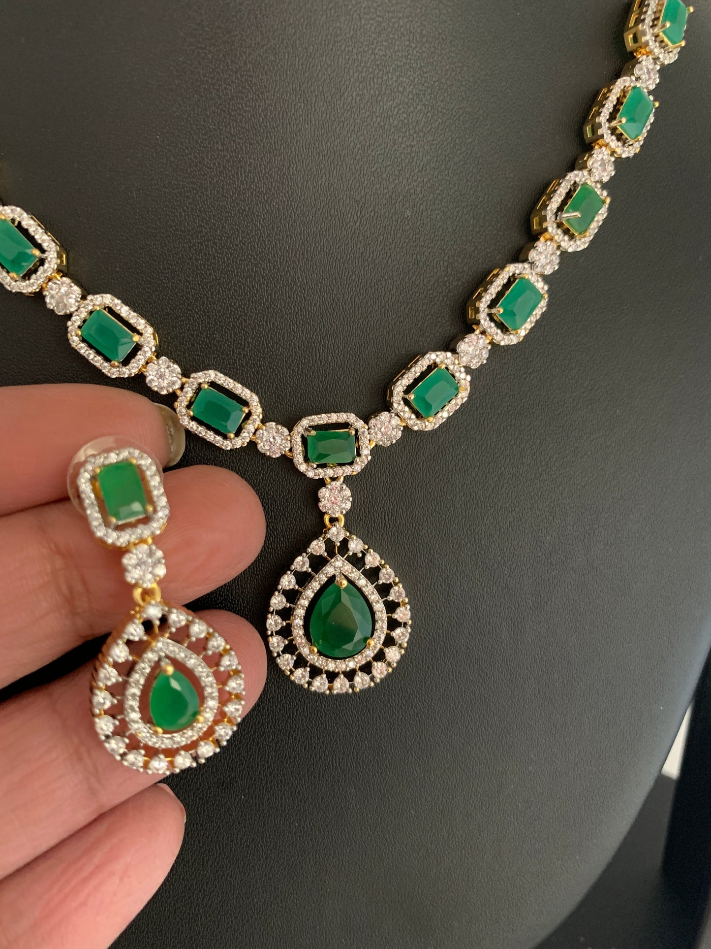 AD Green Stone Dainty Short Neckalce