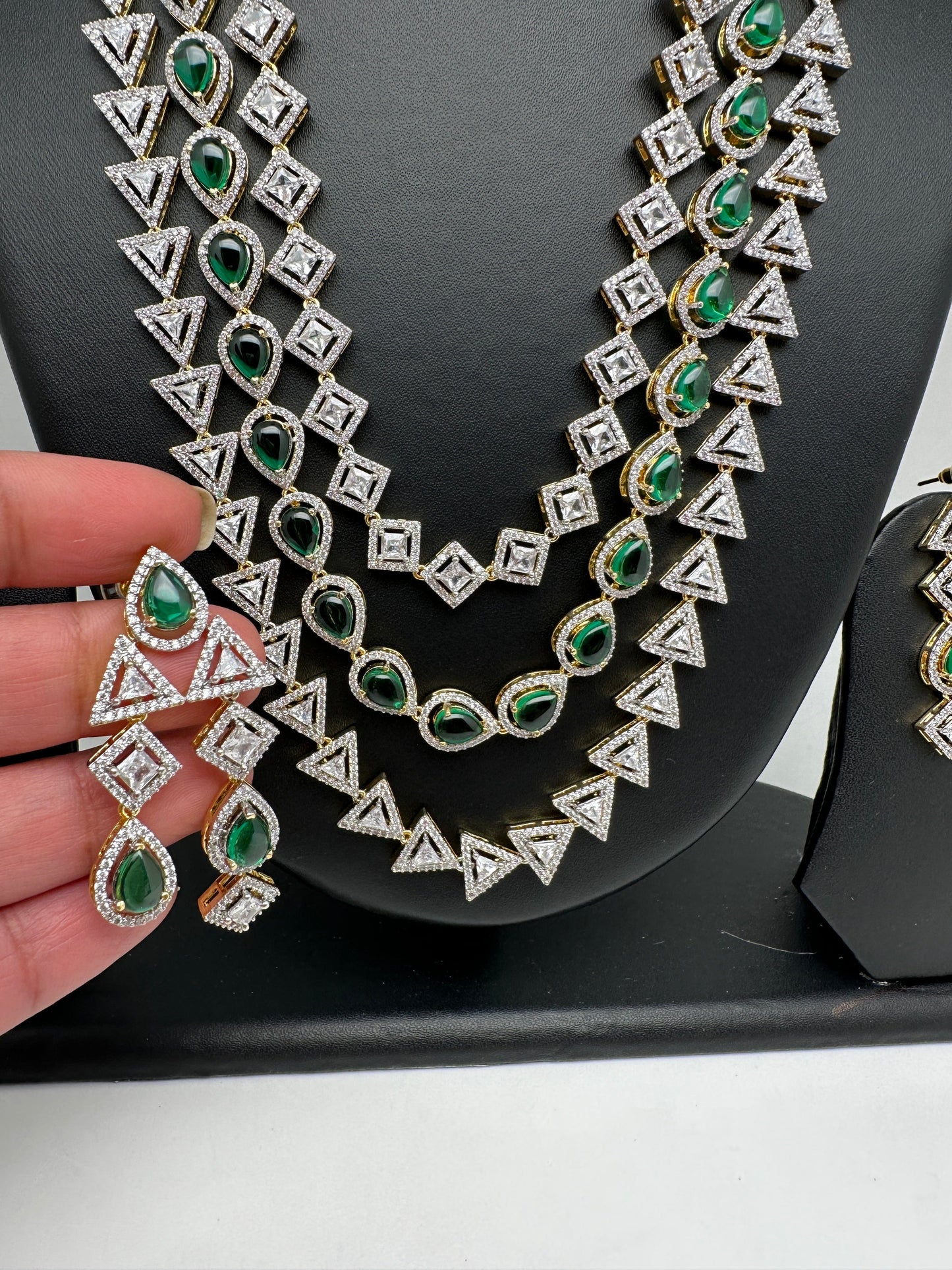 AD Green Stone Three Line Teen Lada Short Neckalce