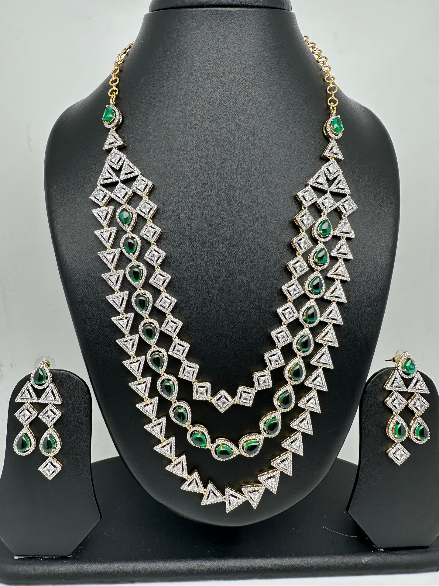 AD Green Stone Three Line Teen Lada Short Neckalce