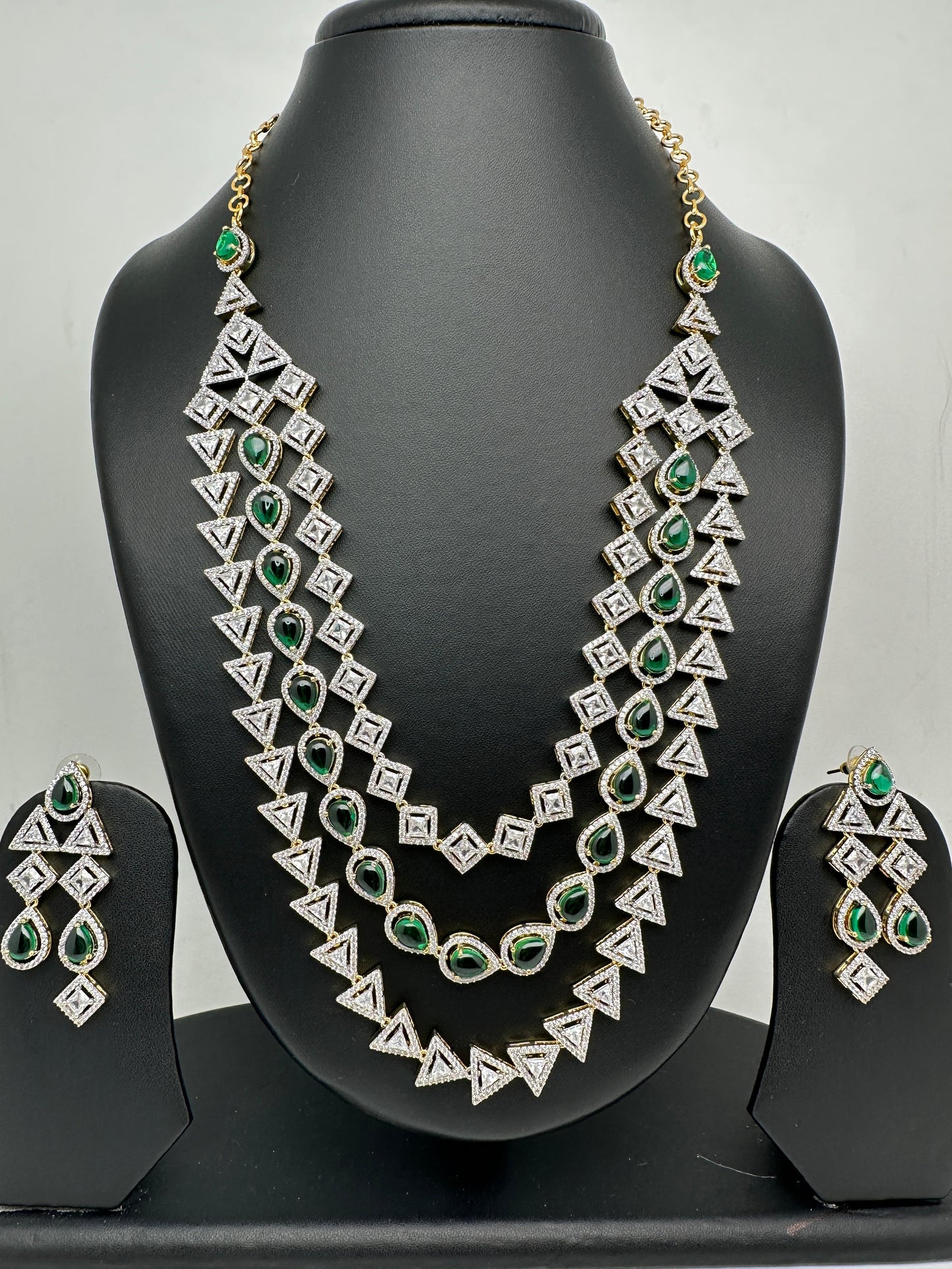 AD Green Stone Three Line Teen Lada Short Neckalce