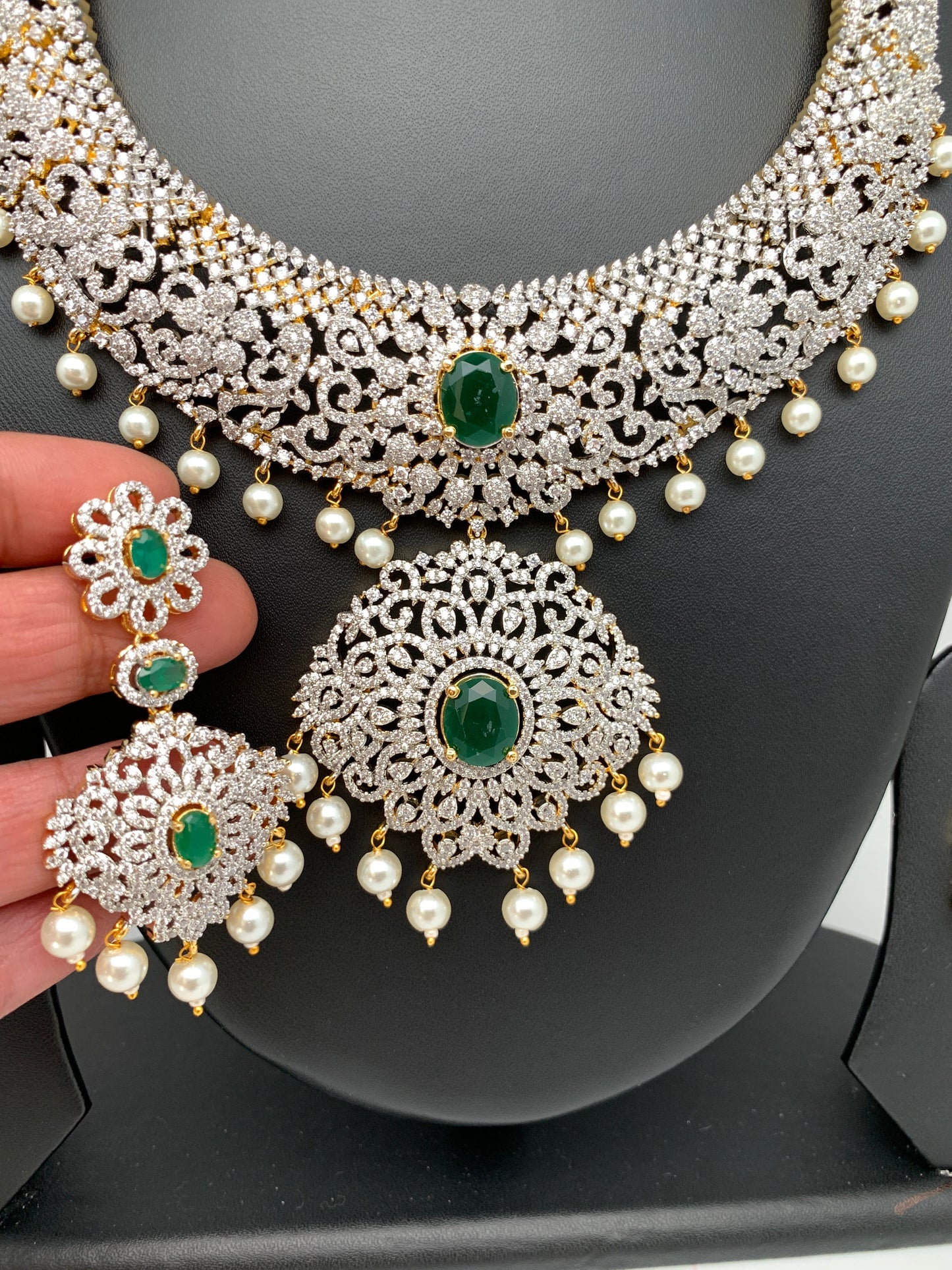 AD Emerald Green Stone Short Necklace