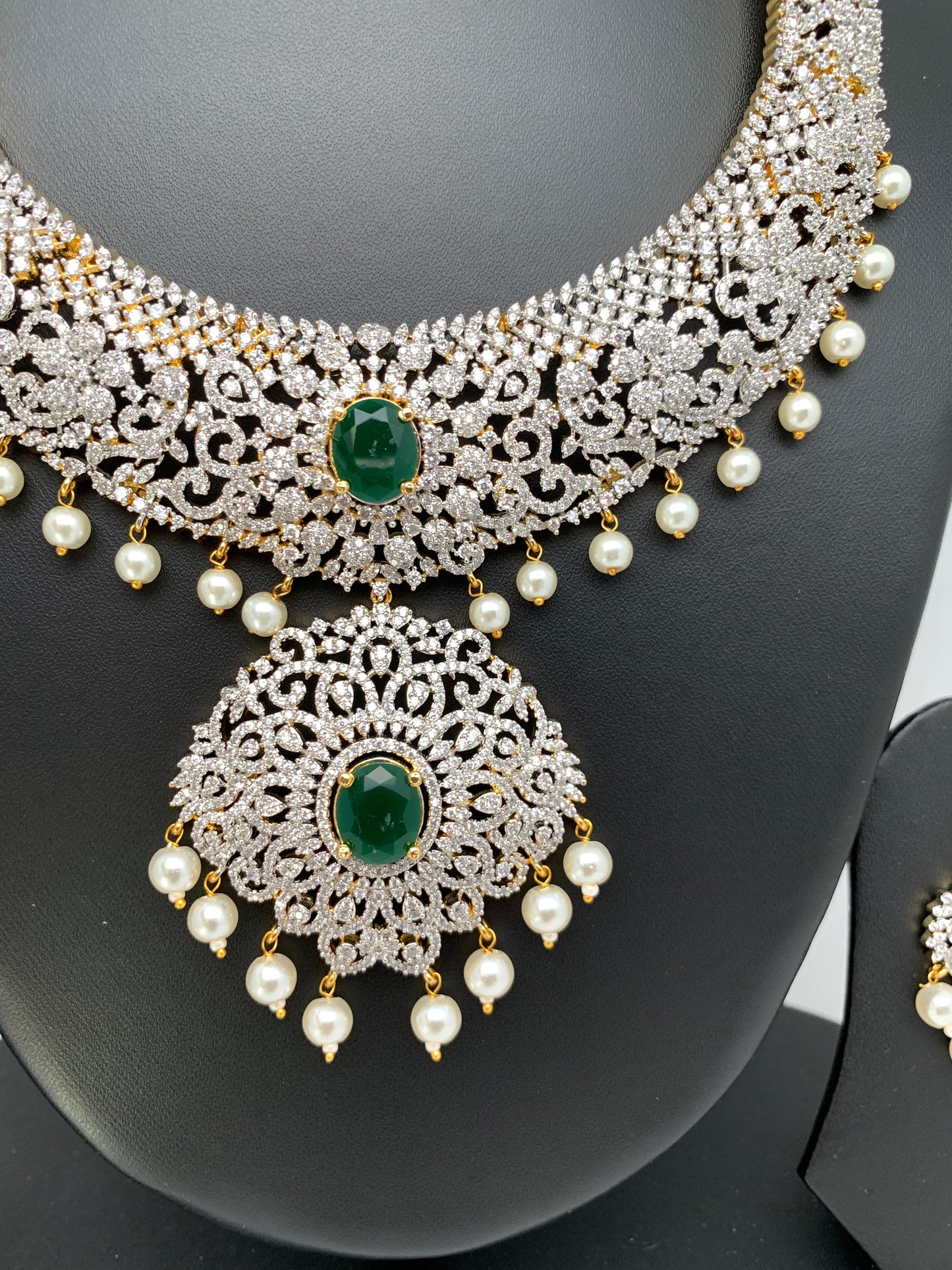 AD Emerald Green Stone Short Necklace