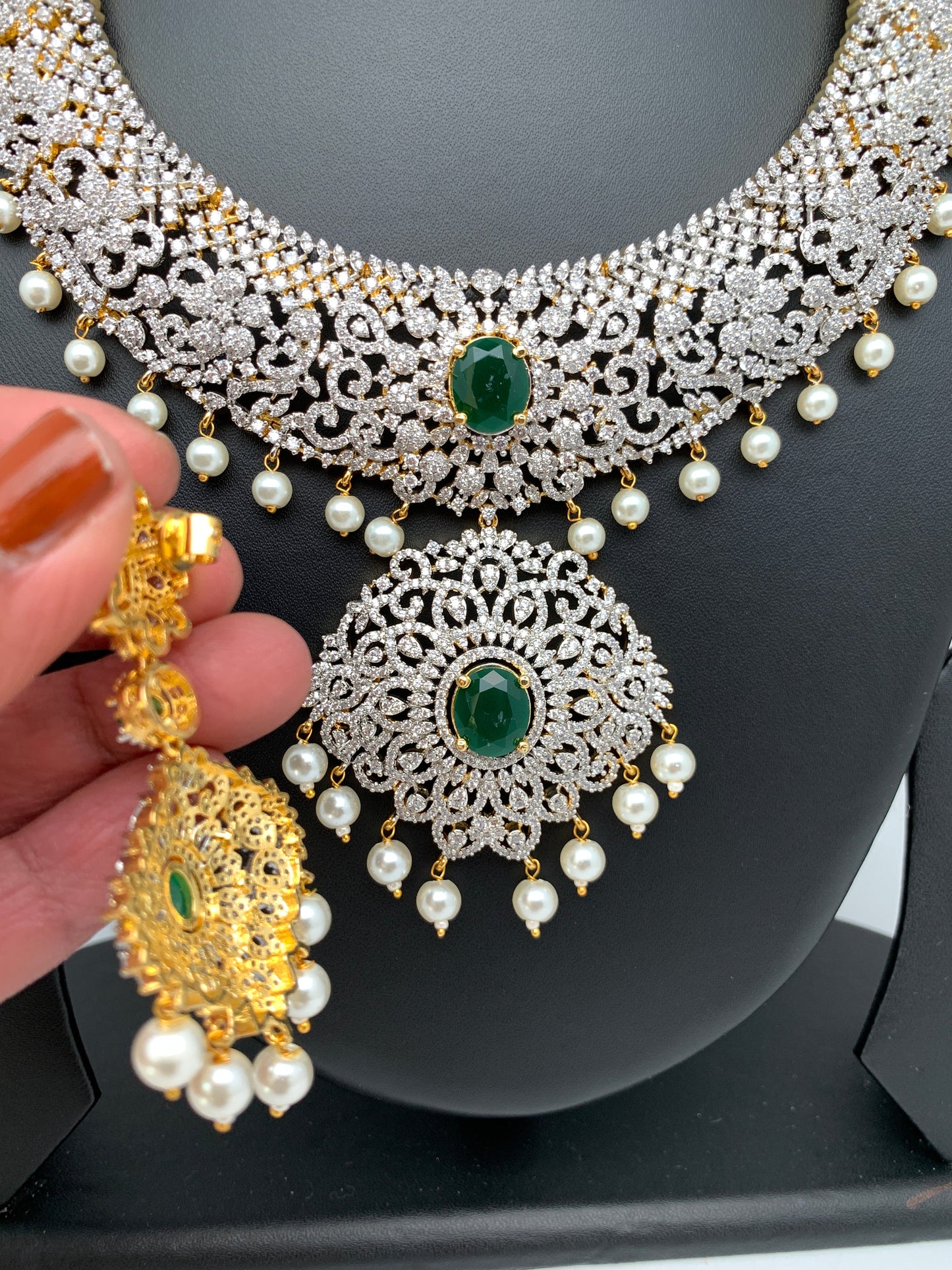 AD Emerald Green Stone Short Necklace