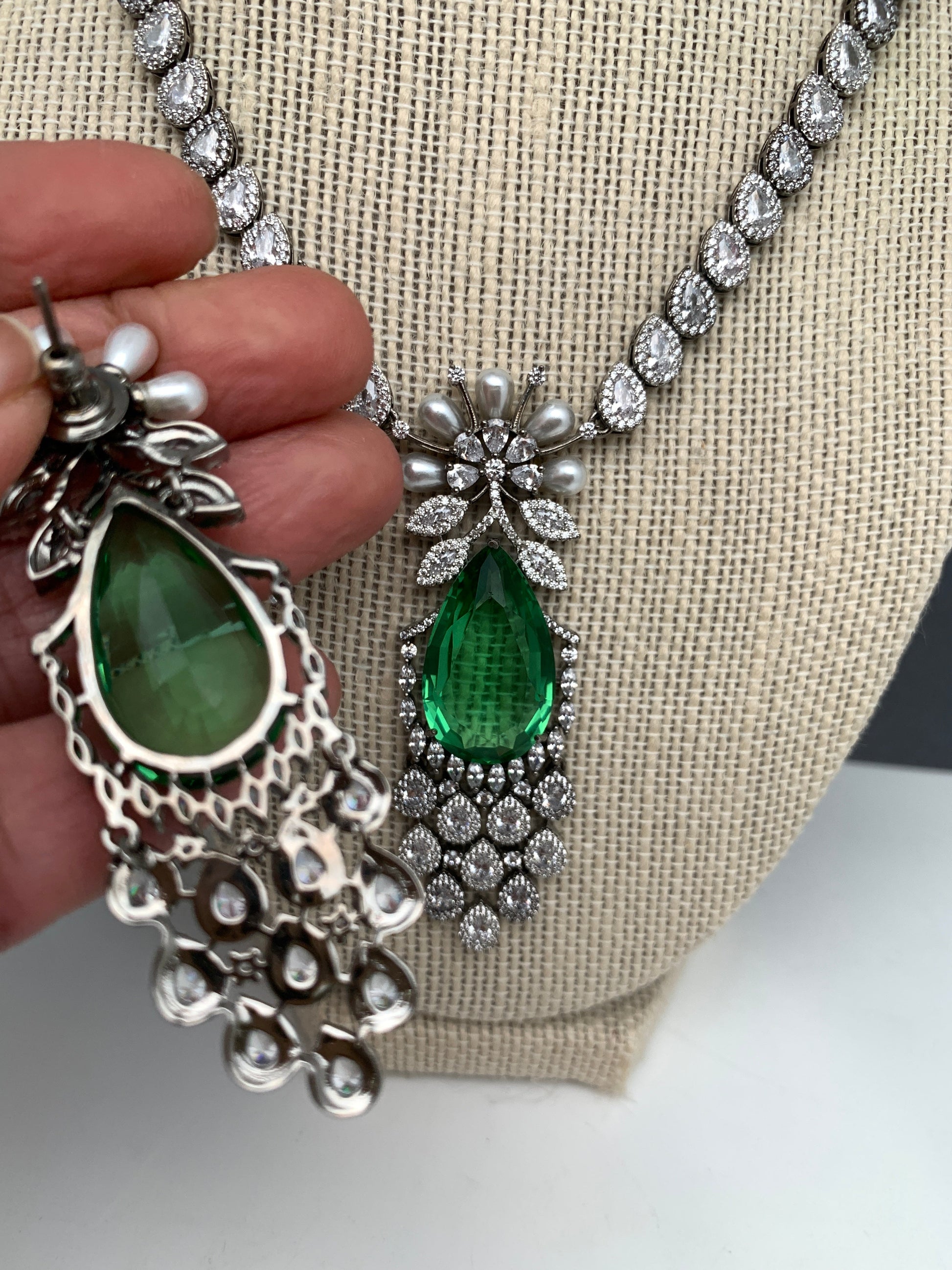Doublet Stone Victorian Finish Short Necklace - Green