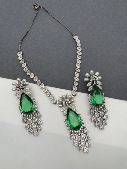 Doublet Stone Victorian Finish Short Necklace - Green