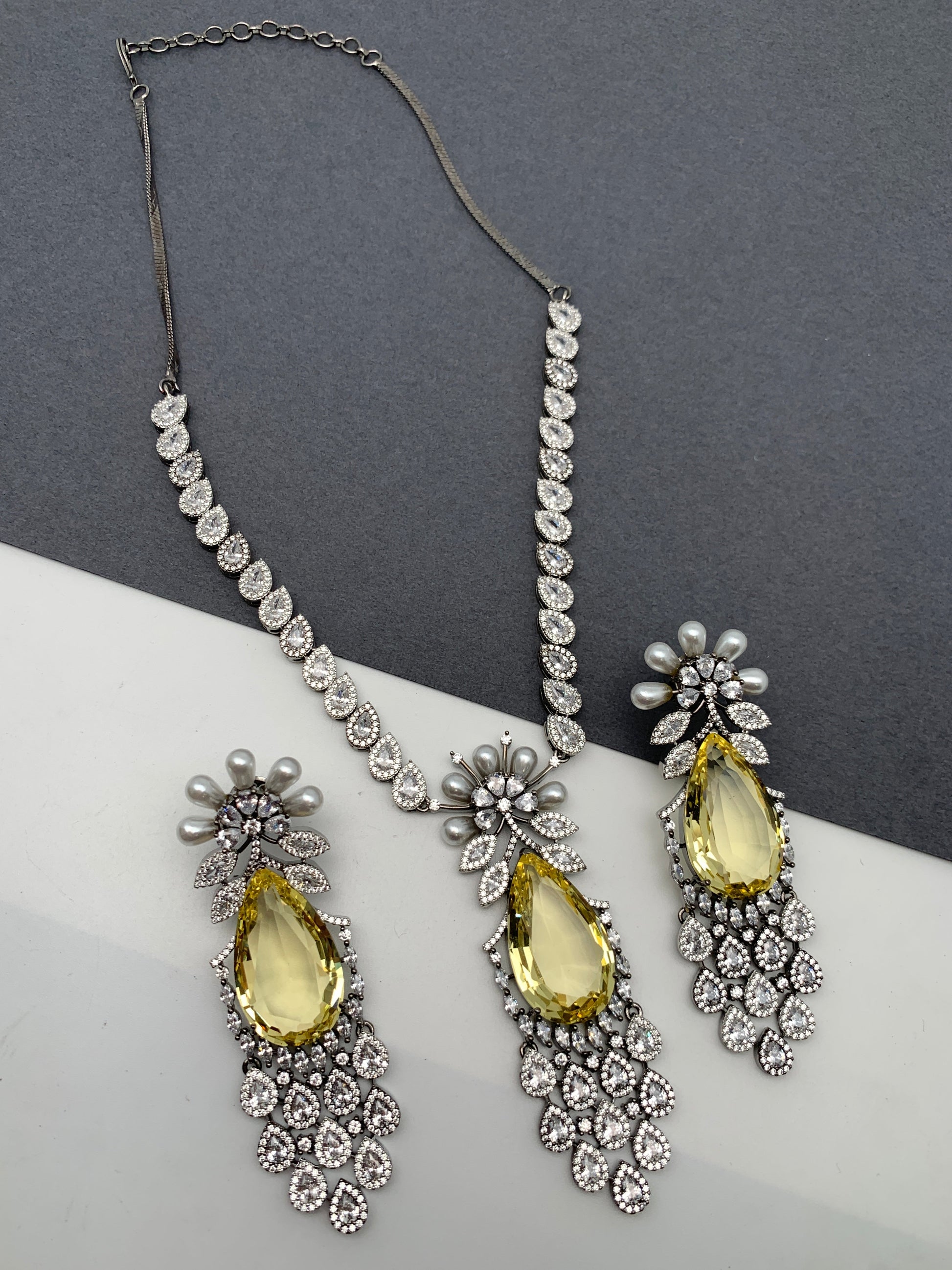 Doublet Stone Victorian Finish Short Necklace - Yellow