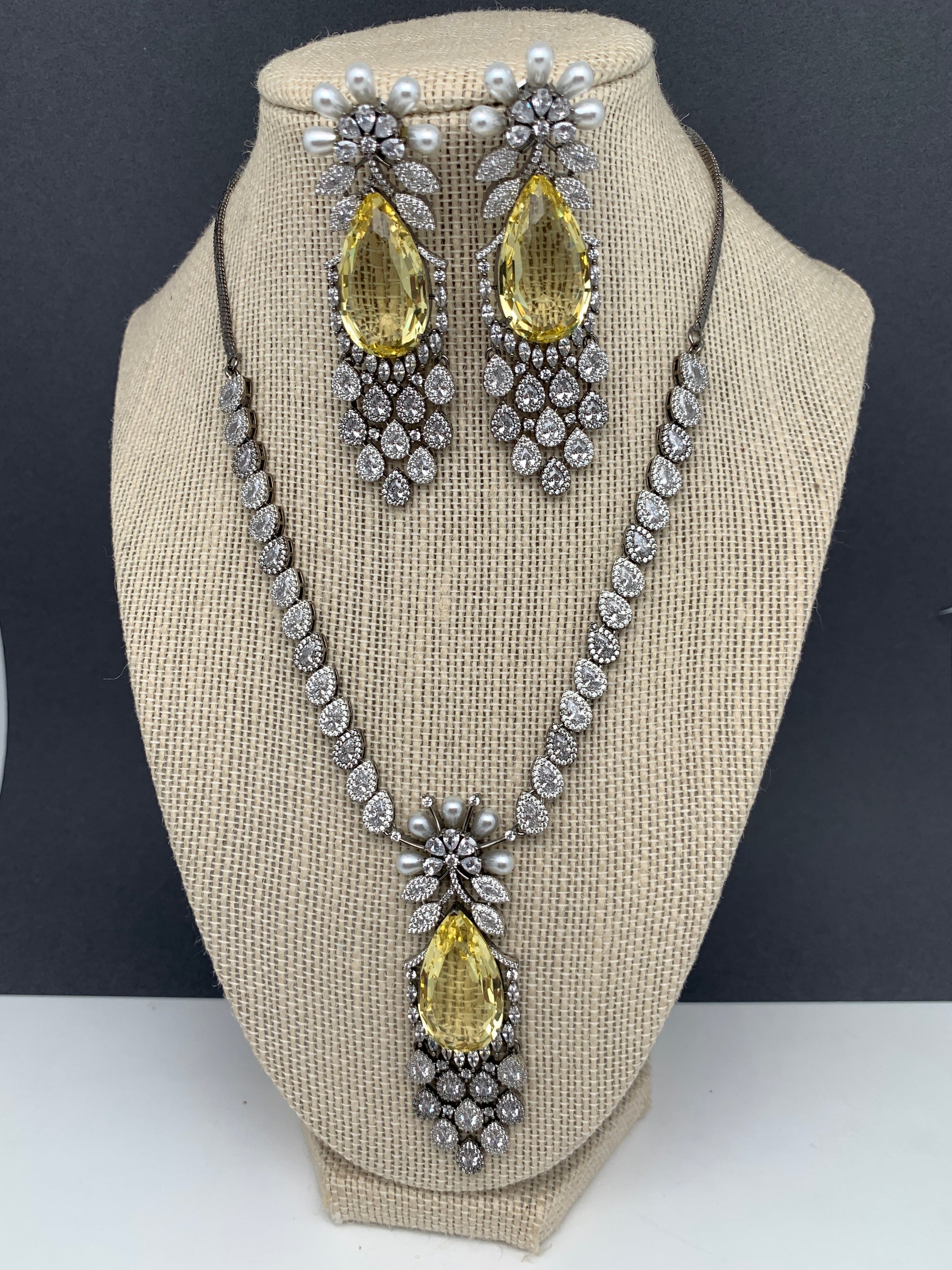 Doublet Stone Victorian Finish Short Necklace - Yellow