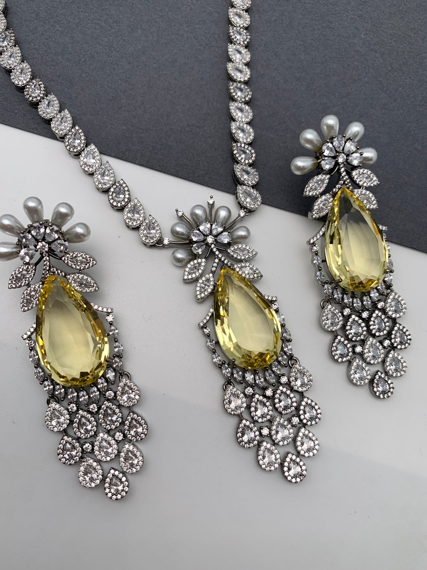 Doublet Stone Victorian Finish Short Necklace - Yellow