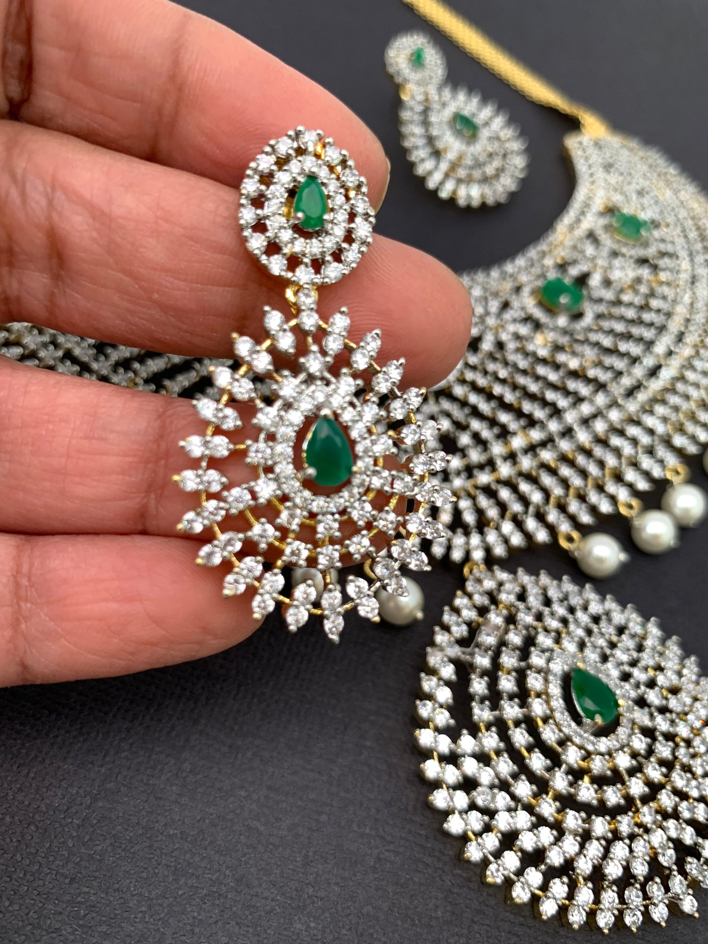 AD Emerald Green Stone Short Necklace