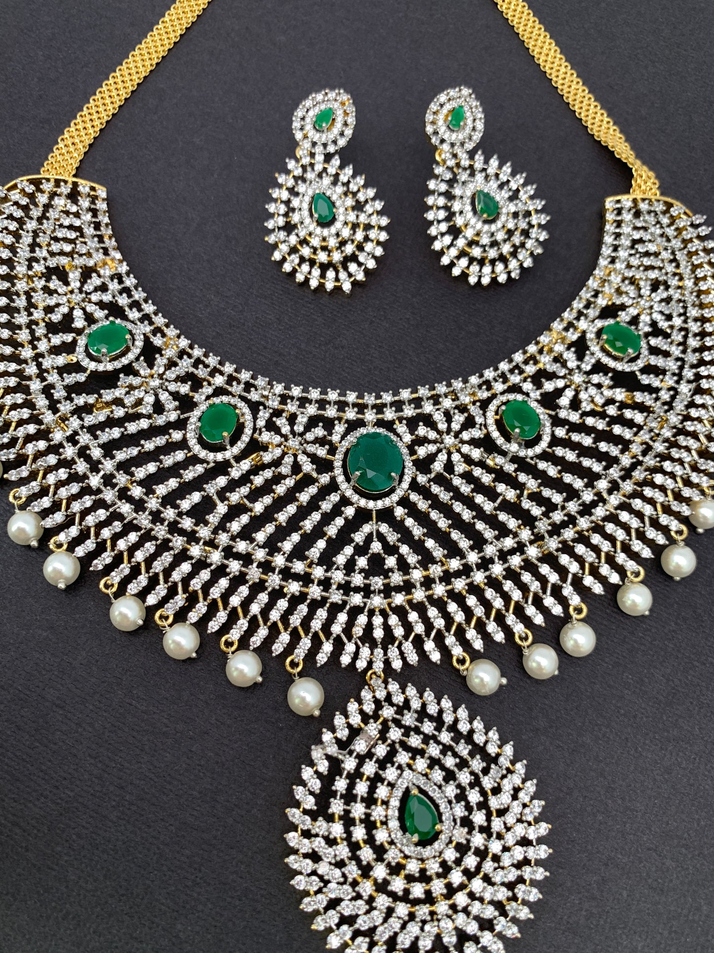 AD Emerald Green Stone Short Necklace