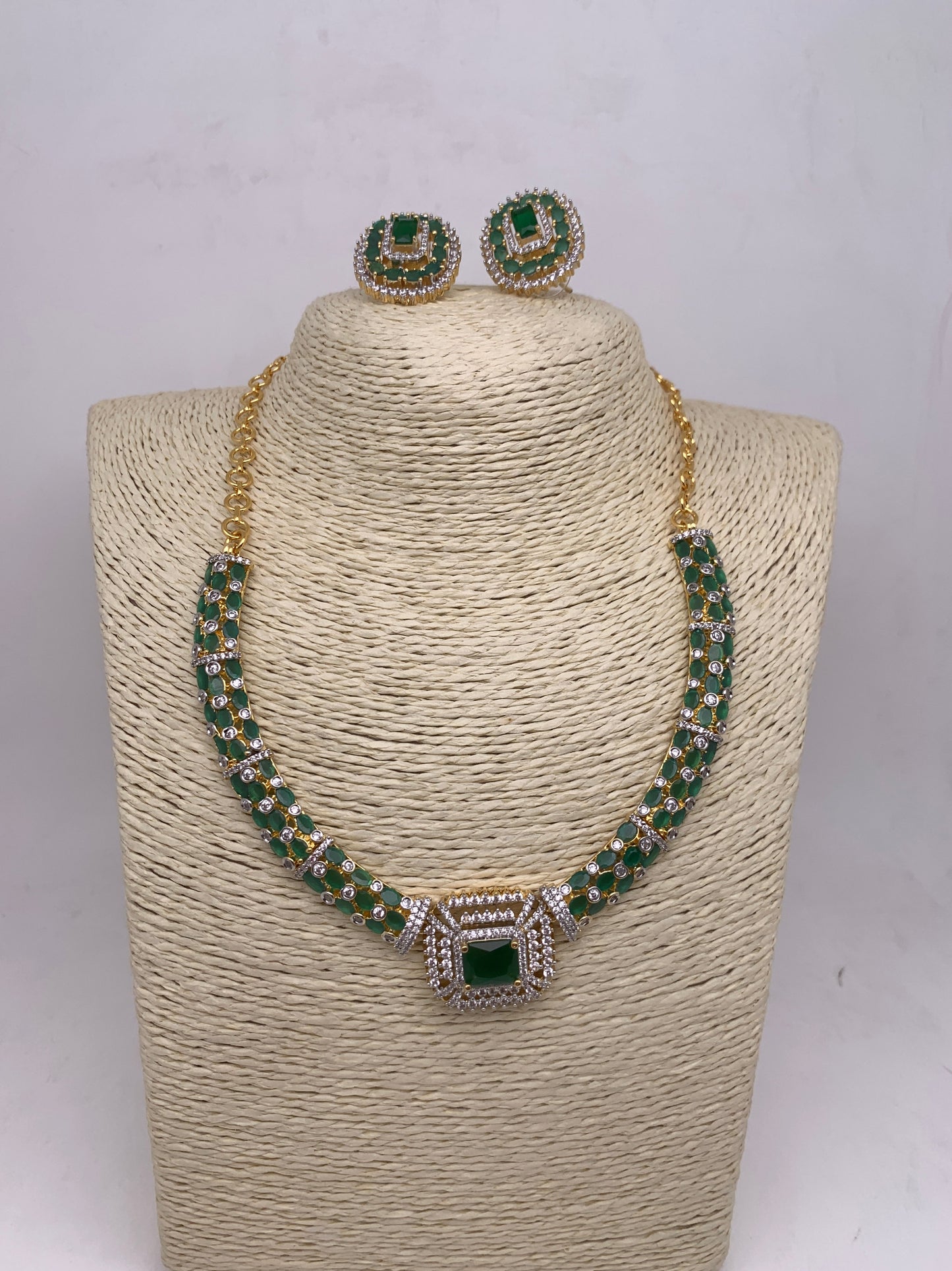AD Color Stone Kanthi Style Short Neckline Necklace - Green