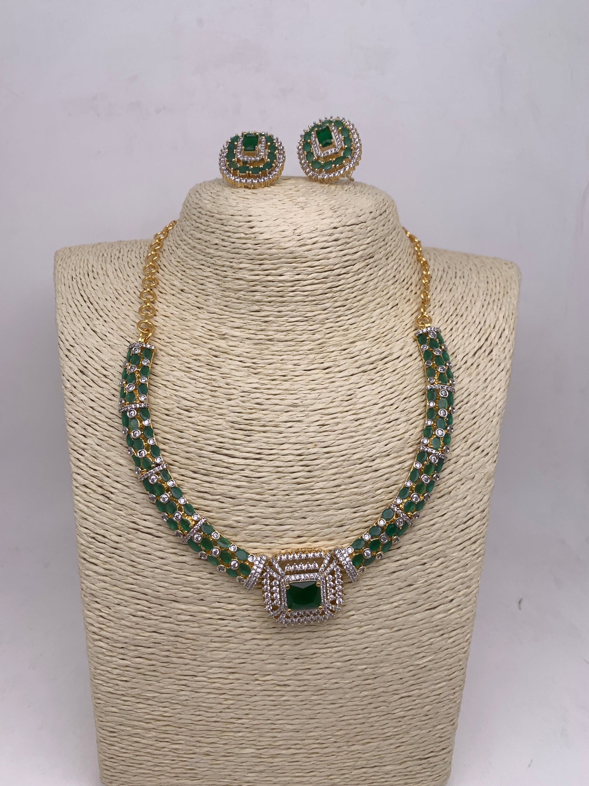 AD Color Stone Kanthi Style Short Neckline Necklace - Green