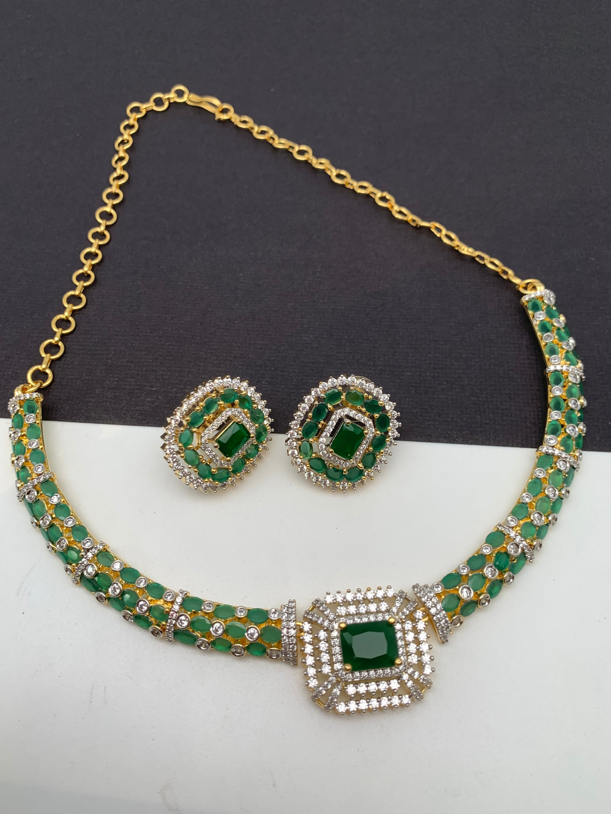 AD Color Stone Kanthi Style Short Neckline Necklace - Green