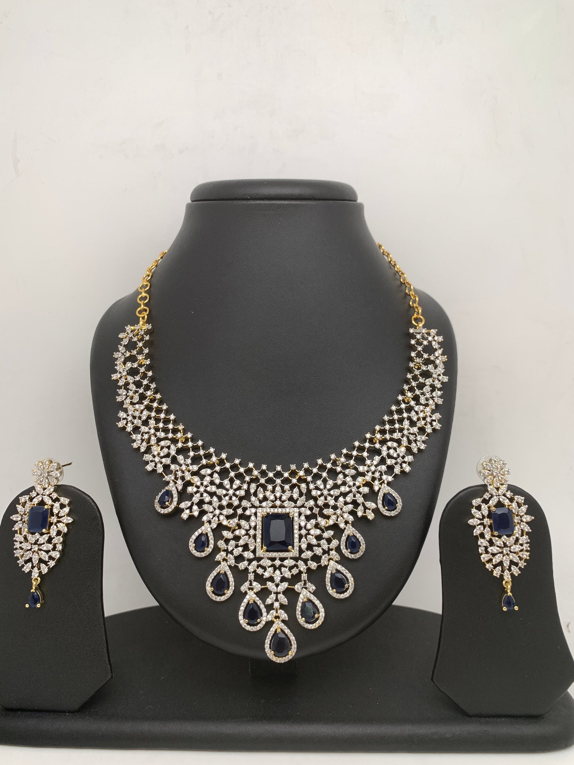 AD Color Stone Short Neckline Necklace - Blue