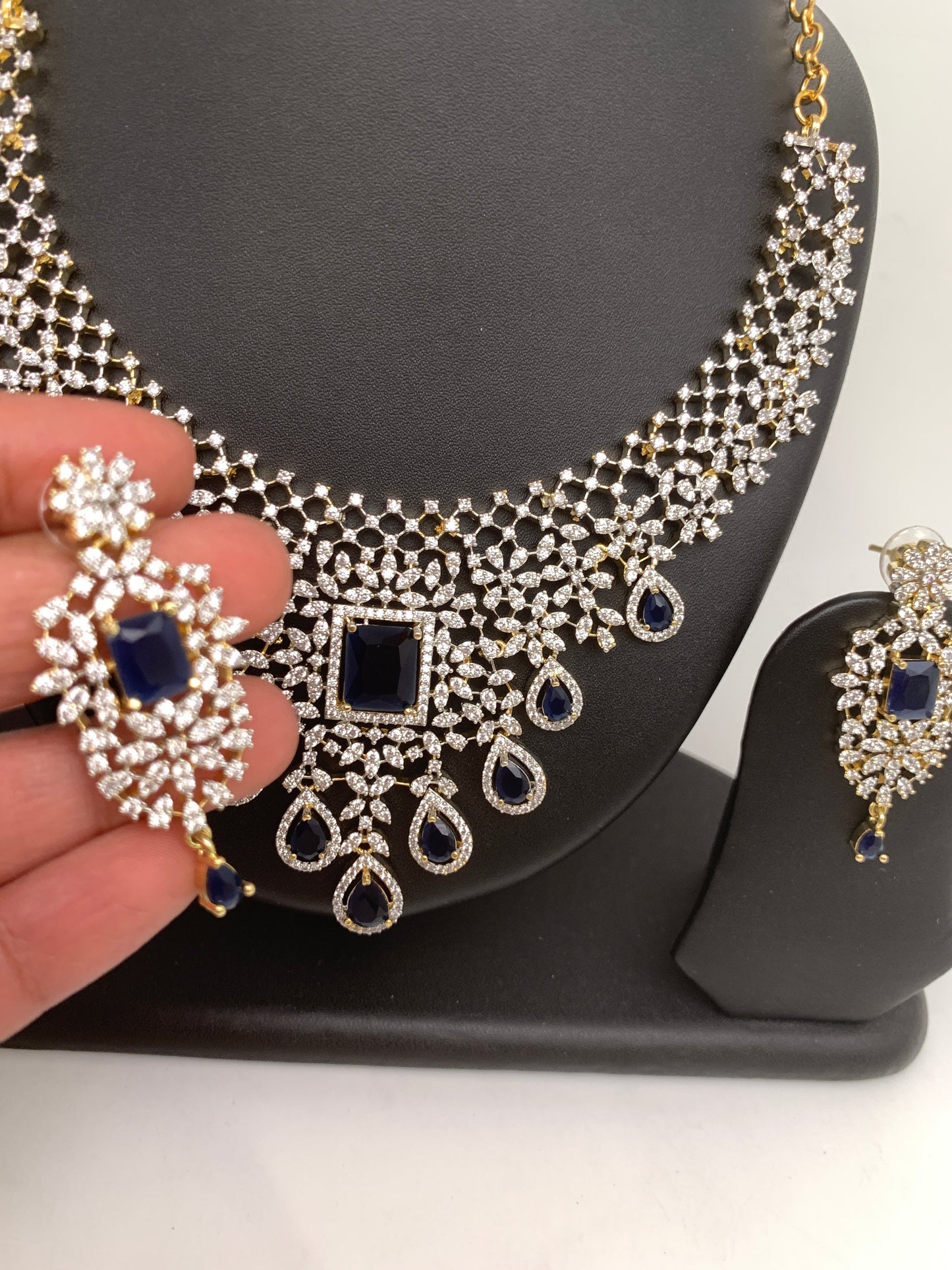 AD Color Stone Short Neckline Necklace - Blue