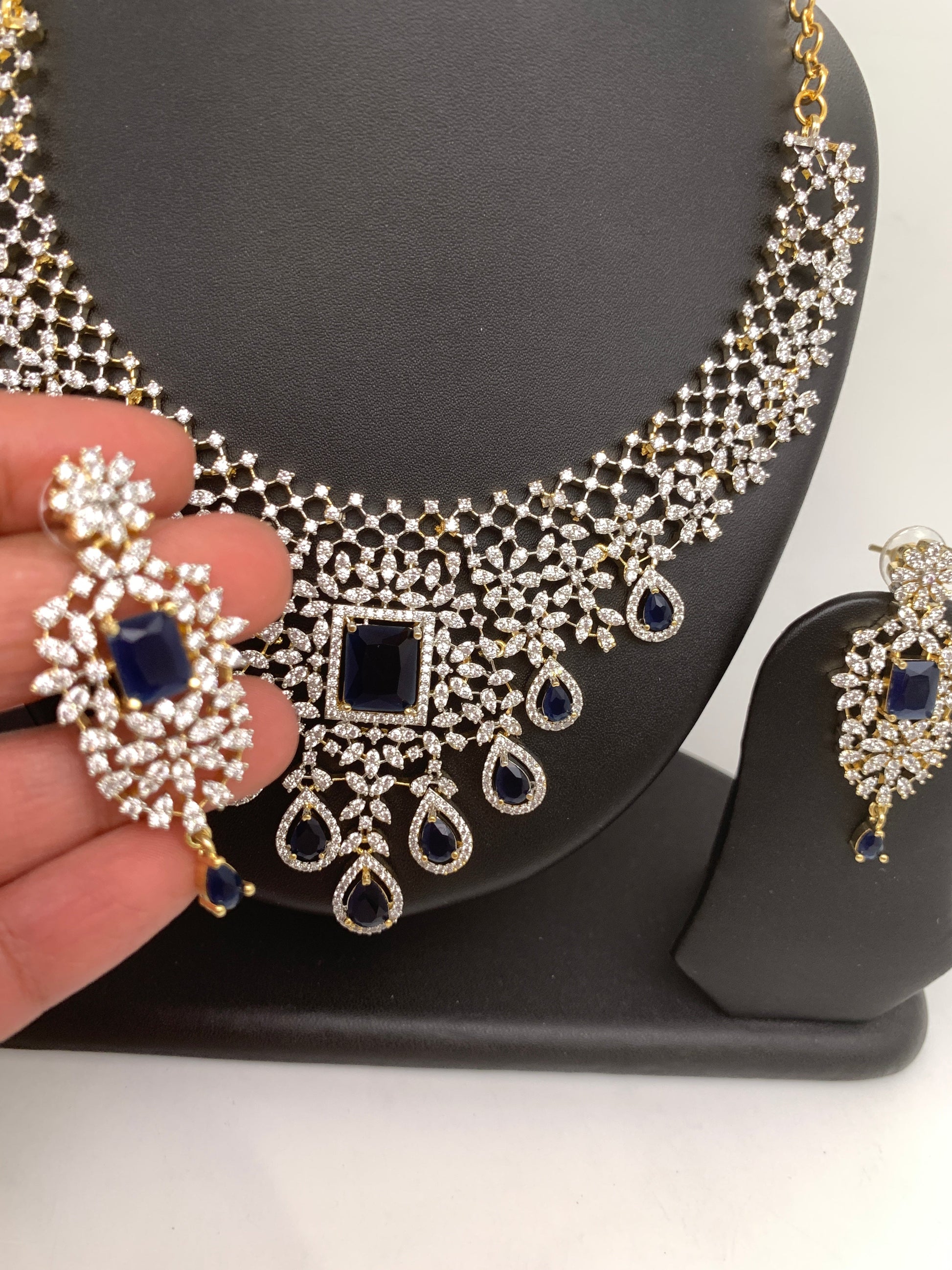 AD Color Stone Short Neckline Necklace - Blue