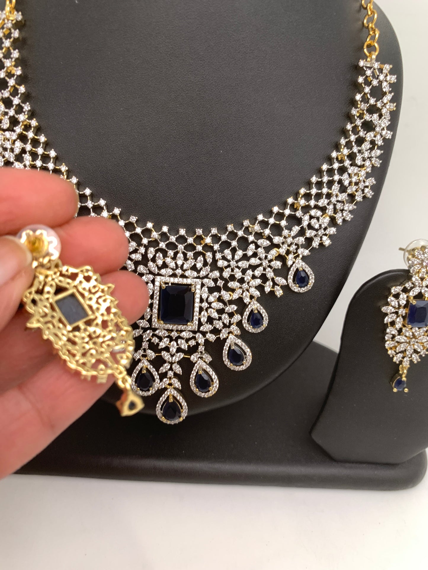 AD Color Stone Short Neckline Necklace - Blue