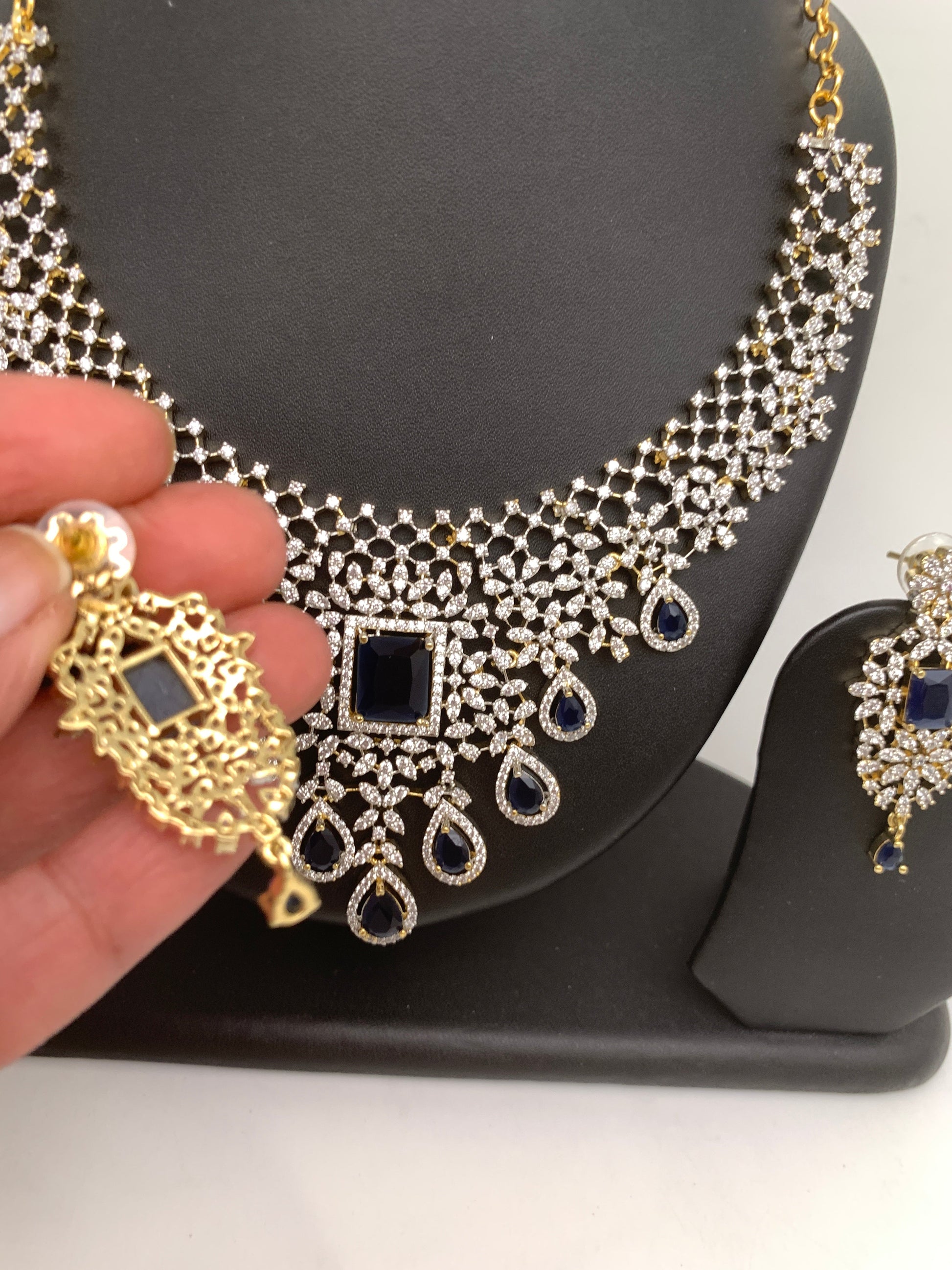 AD Color Stone Short Neckline Necklace - Blue