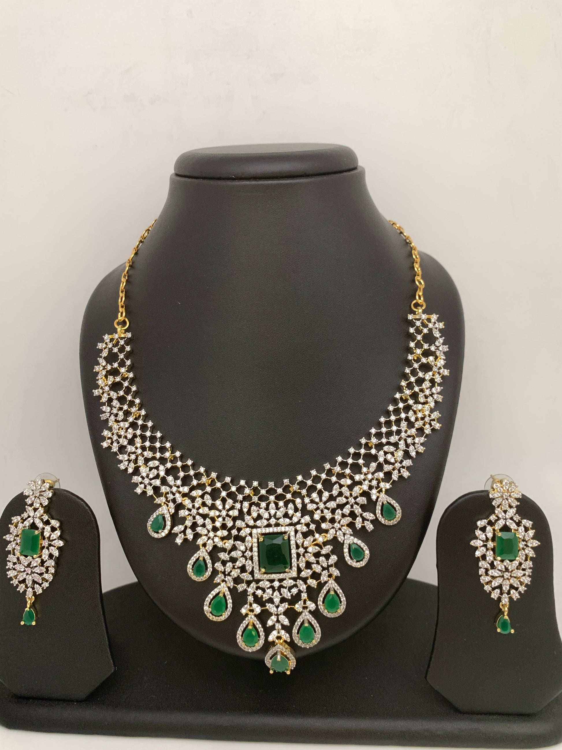 AD Color Stone Short Neckline Necklace - Green