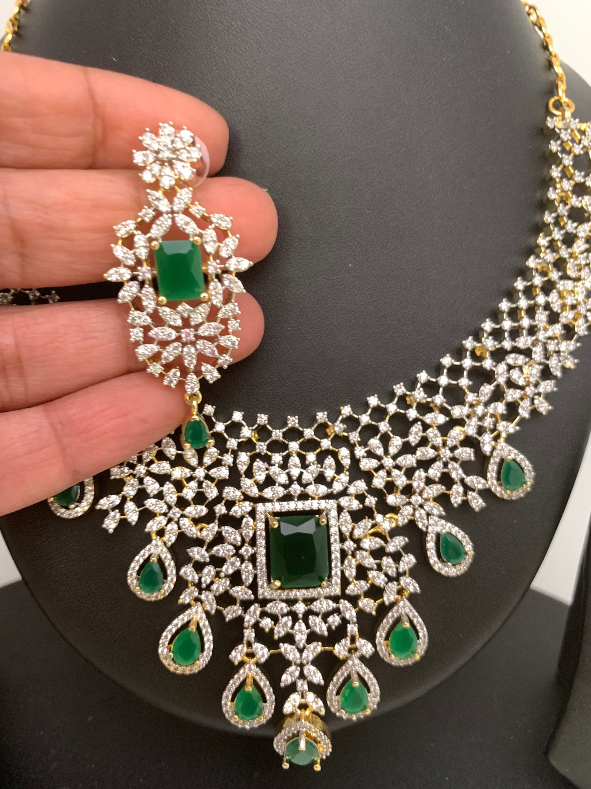AD Color Stone Short Neckline Necklace - Green