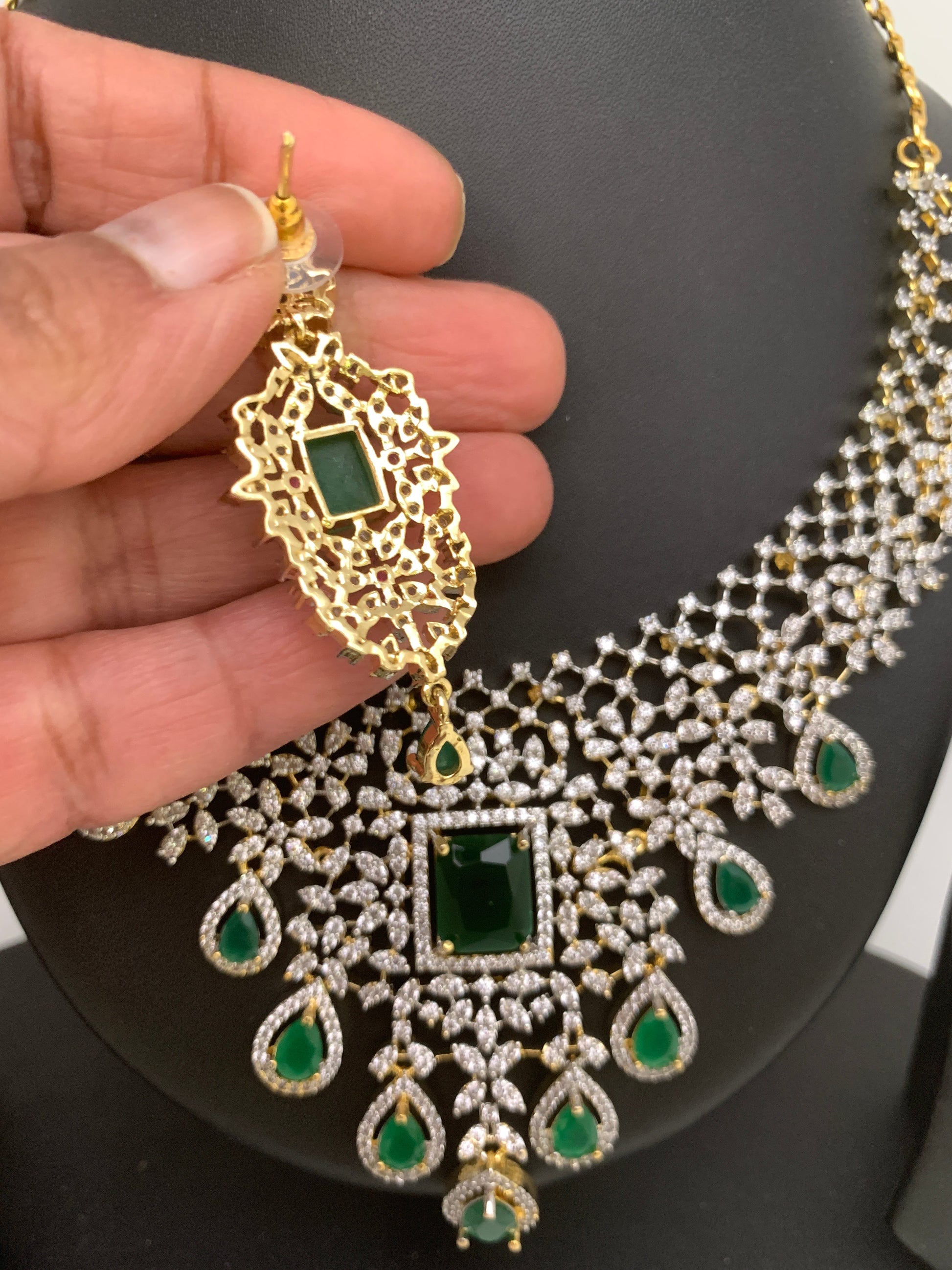 AD Color Stone Short Neckline Necklace - Green